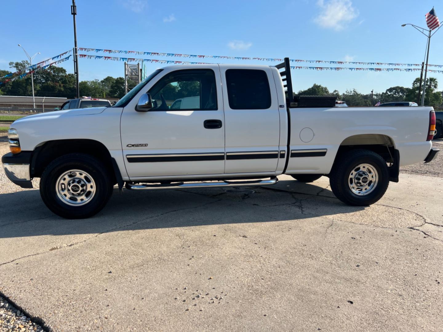 2000 White /Gray Chevrolet Silverado 2500 LS (1GCFC29U3YE) with an 6.0L V8 Gas engine, Automatic transmission, located at 4520 Airline Hwy, Baton Rouge, LA, 70805, (225) 357-1497, 30.509325, -91.145432 - 2000 Chevy Silverado 2500 Ext Cab LS 2WD 6.0 V8 Gas, 210K Miles, Power Windows, Locks & Mirrors, Cold A/C, Spray In Bedliner, Good Tires, Tow Pkg. FOR INFO PLEASE CONTACT JEFF AT 225 357-1497 CHECK OUT OUR A+ RATING WITH THE BETTER BUSINESS BUREAU WE HAVE BEEN A FAMILY OWNED AND OPERATED BUSINESS A - Photo#1