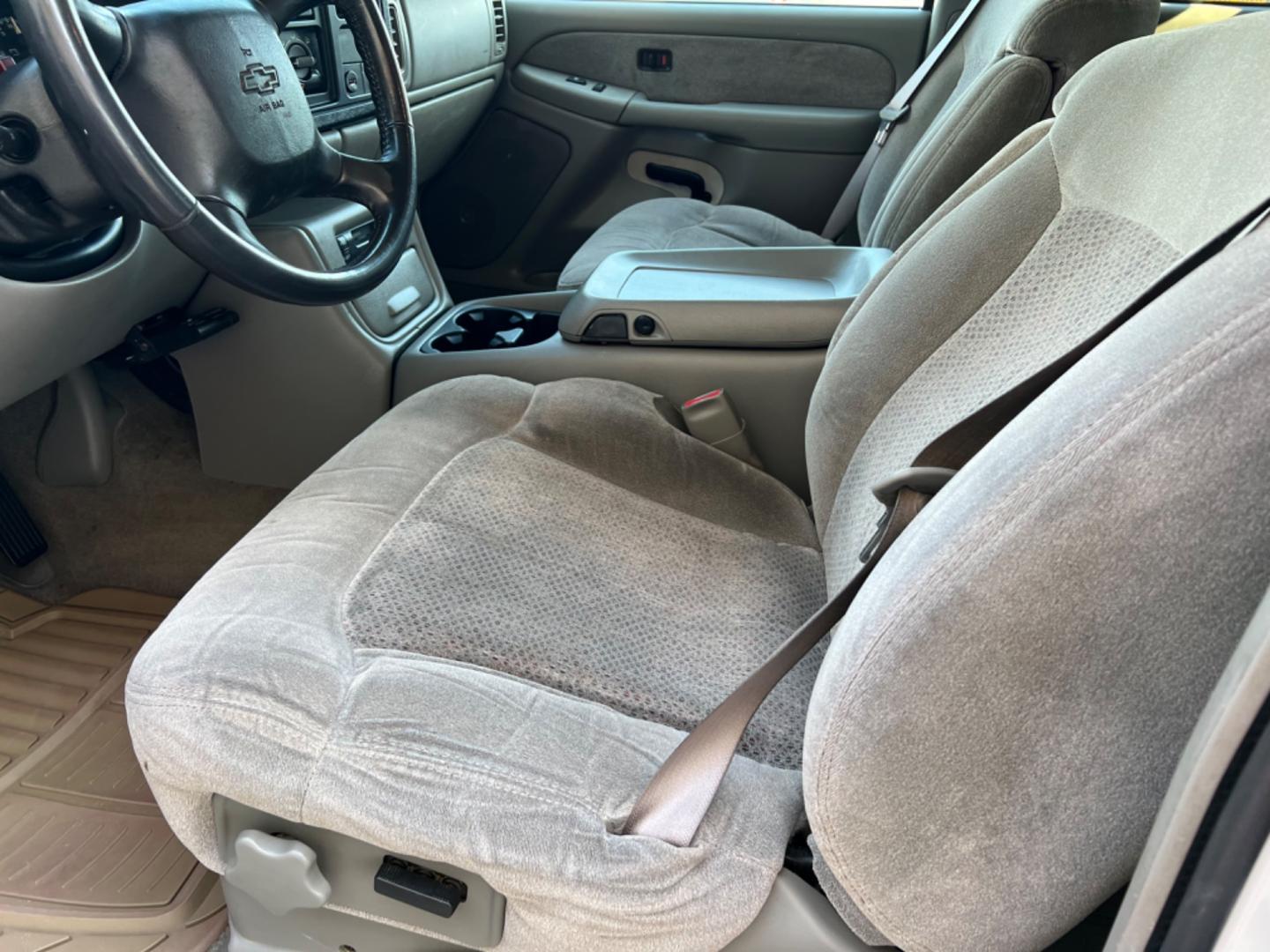 2000 White /Gray Chevrolet Silverado 2500 LS (1GCFC29U3YE) with an 6.0L V8 Gas engine, Automatic transmission, located at 4520 Airline Hwy, Baton Rouge, LA, 70805, (225) 357-1497, 30.509325, -91.145432 - 2000 Chevy Silverado 2500 Ext Cab LS 2WD 6.0 V8 Gas, 210K Miles, Power Windows, Locks & Mirrors, Cold A/C, Spray In Bedliner, Good Tires, Tow Pkg. FOR INFO PLEASE CONTACT JEFF AT 225 357-1497 CHECK OUT OUR A+ RATING WITH THE BETTER BUSINESS BUREAU WE HAVE BEEN A FAMILY OWNED AND OPERATED BUSINESS A - Photo#10