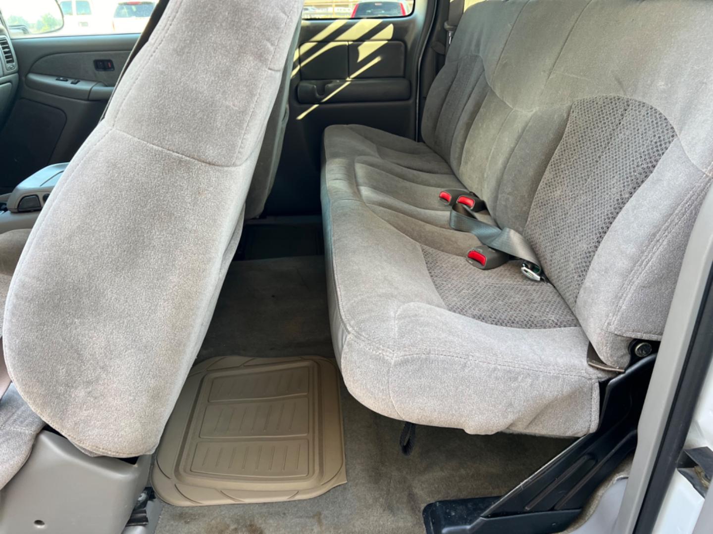 2000 White /Gray Chevrolet Silverado 2500 LS (1GCFC29U3YE) with an 6.0L V8 Gas engine, Automatic transmission, located at 4520 Airline Hwy, Baton Rouge, LA, 70805, (225) 357-1497, 30.509325, -91.145432 - 2000 Chevy Silverado 2500 Ext Cab LS 2WD 6.0 V8 Gas, 210K Miles, Power Windows, Locks & Mirrors, Cold A/C, Spray In Bedliner, Good Tires, Tow Pkg. FOR INFO PLEASE CONTACT JEFF AT 225 357-1497 CHECK OUT OUR A+ RATING WITH THE BETTER BUSINESS BUREAU WE HAVE BEEN A FAMILY OWNED AND OPERATED BUSINESS A - Photo#13