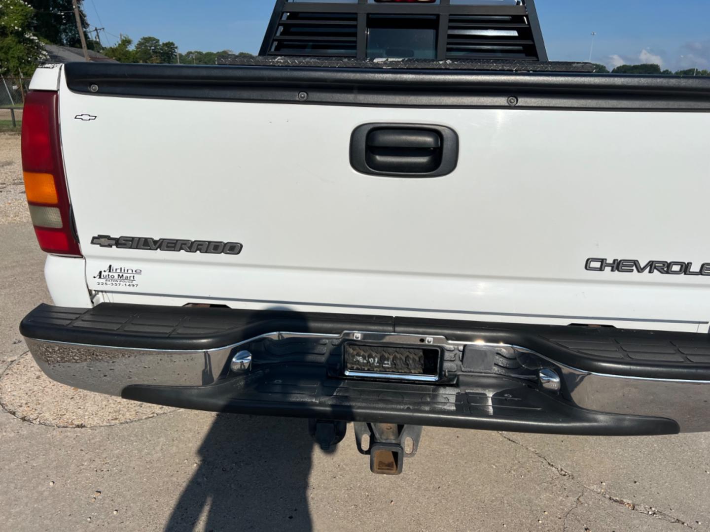 2000 White /Gray Chevrolet Silverado 2500 LS (1GCFC29U3YE) with an 6.0L V8 Gas engine, Automatic transmission, located at 4520 Airline Hwy, Baton Rouge, LA, 70805, (225) 357-1497, 30.509325, -91.145432 - 2000 Chevy Silverado 2500 Ext Cab LS 2WD 6.0 V8 Gas, 210K Miles, Power Windows, Locks & Mirrors, Cold A/C, Spray In Bedliner, Good Tires, Tow Pkg. FOR INFO PLEASE CONTACT JEFF AT 225 357-1497 CHECK OUT OUR A+ RATING WITH THE BETTER BUSINESS BUREAU WE HAVE BEEN A FAMILY OWNED AND OPERATED BUSINESS A - Photo#6