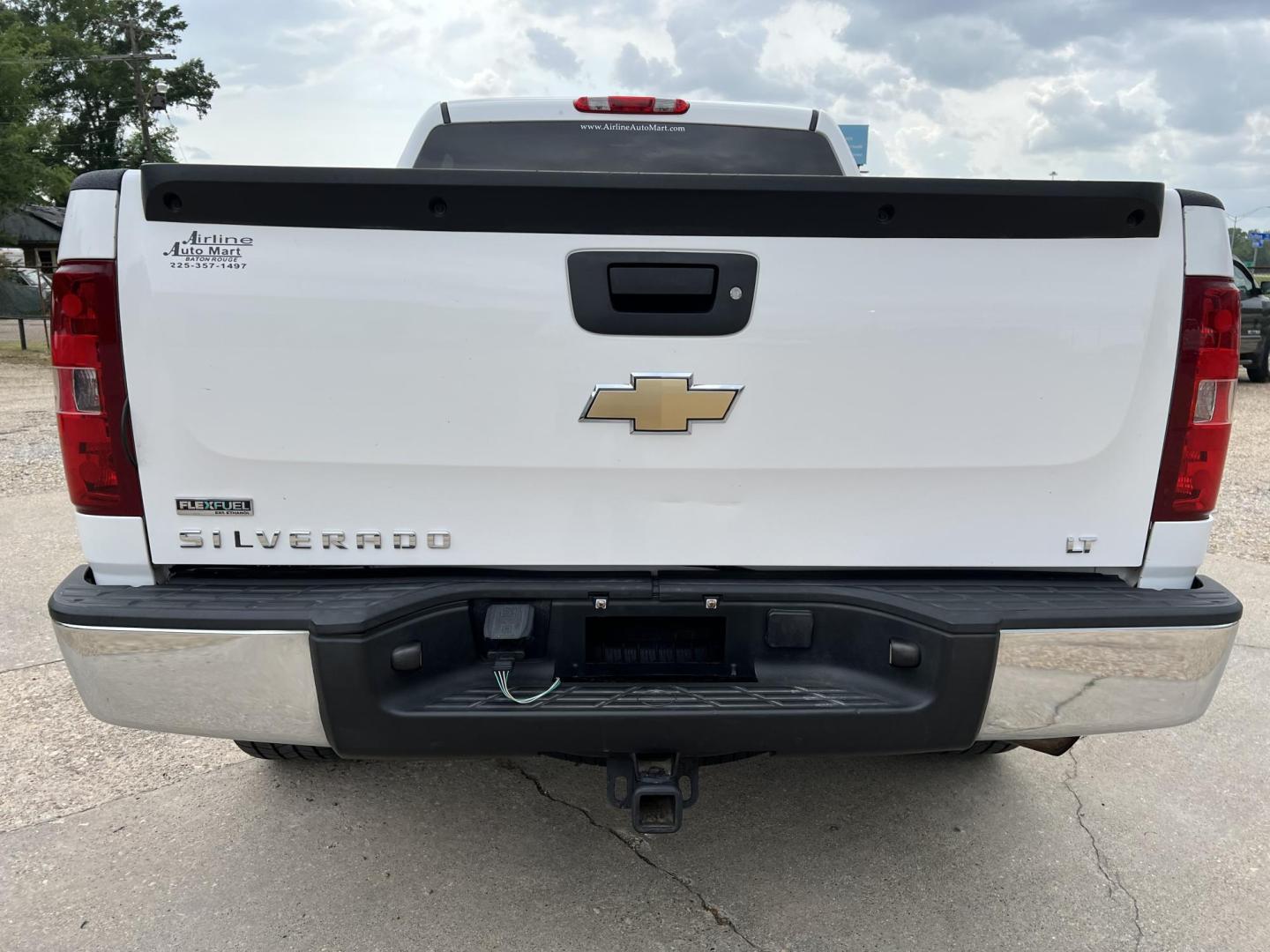 2010 White /Black Chevrolet Silverado 1500 LT1 (3GCRCSE02AG) with an 5.3L V8 engine, 4-Speed Automatic transmission, located at 4520 Airline Hwy, Baton Rouge, LA, 70805, (225) 357-1497, 30.509325, -91.145432 - 2010 Chevrolet Silverado 1500 Crew Cab LT 5.3L V8, 210K Miles, Cold A/C, Power Running Boards, Spray In Liner, 20" factory alloy wheels. FOR INFO PLEASE CONTACT JEFF AT 225-413-098CHECK OUT OUR A+ RATING WITH THE BETTER BUSINESS BUREAU. WE HAVE BEEN A FAMILY OWNED AND OPERATED BUSINESS AT THE SAME L - Photo#6