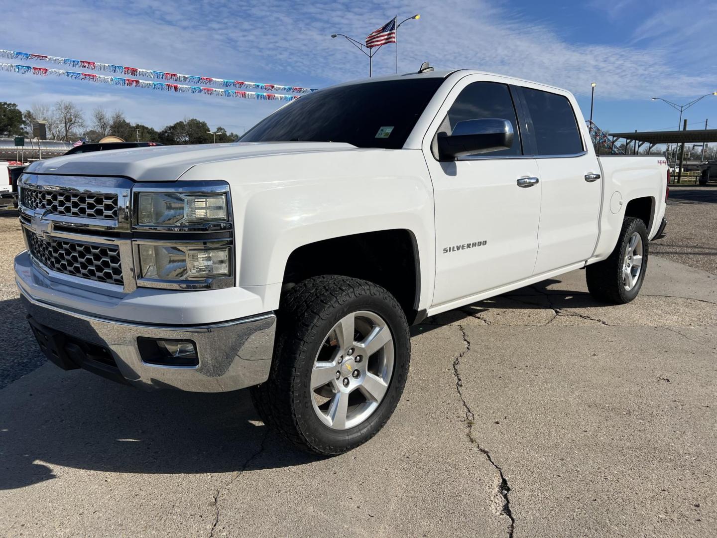 2014 White /Black Chevrolet Silverado 1500 LT (3GCUKREC2EG) with an 5.3L V8 OHV 16V engine, 6-Speed Automatic transmission, located at 4520 Airline Hwy, Baton Rouge, LA, 70805, (225) 357-1497, 30.509325, -91.145432 - 2014 Chevrolet Silverado 1500 Crew Cab LT 4X4 Very Clean, 5.3 V8 Gas, 217K Miles, New Leather, A/C & Heat, Power Windows, Locks & Mirrors, Backup Camera, Tow Package. Transmission Was Replaced At 175K Miles, Camshaft & Lifters Replaced In The Last 20K Miles. FOR INFO PLEASE CONTACT JEFF AT 225-413- - Photo#0