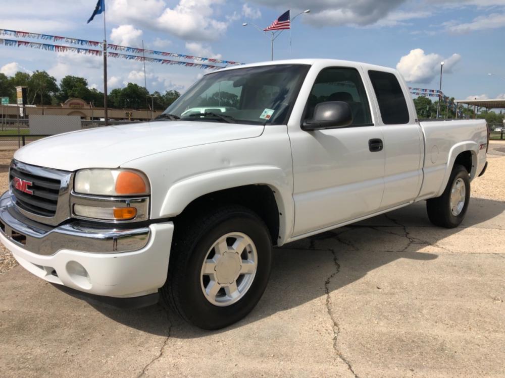 2007 White GMC Sierra Classic 1500 SLE (1GTEK19B27Z) with an 5.3L V8 engine, 4-Speed Automatic Overdrive transmission, located at 4520 Airline Hwy, Baton Rouge, LA, 70805, (225) 357-1497, 30.509325, -91.145432 - 2007 GMC Z71 4x4, 5.3 V8, 226K Miles, Cloth, Cold A/C, Power Windows & Locks, Factory Tow Pkg. NO IN HOUSE FINANCING. FOR INFO PLEASE CONTACT JEFF AT 225 357-1497 CHECK OUT OUR A+ RATING WITH THE BETTER BUSINESS BUREAU WE HAVE BEEN A FAMILY OWNED AND OPERATED BUSINESS AT THE SAME LOCATION FOR OVER - Photo #0