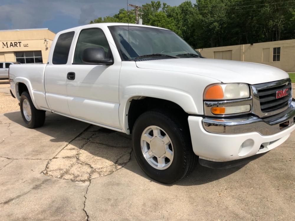 2007 White GMC Sierra Classic 1500 SLE (1GTEK19B27Z) with an 5.3L V8 engine, 4-Speed Automatic Overdrive transmission, located at 4520 Airline Hwy, Baton Rouge, LA, 70805, (225) 357-1497, 30.509325, -91.145432 - 2007 GMC Z71 4x4, 5.3 V8, 226K Miles, Cloth, Cold A/C, Power Windows & Locks, Factory Tow Pkg. NO IN HOUSE FINANCING. FOR INFO PLEASE CONTACT JEFF AT 225 357-1497 CHECK OUT OUR A+ RATING WITH THE BETTER BUSINESS BUREAU WE HAVE BEEN A FAMILY OWNED AND OPERATED BUSINESS AT THE SAME LOCATION FOR OVER - Photo #3