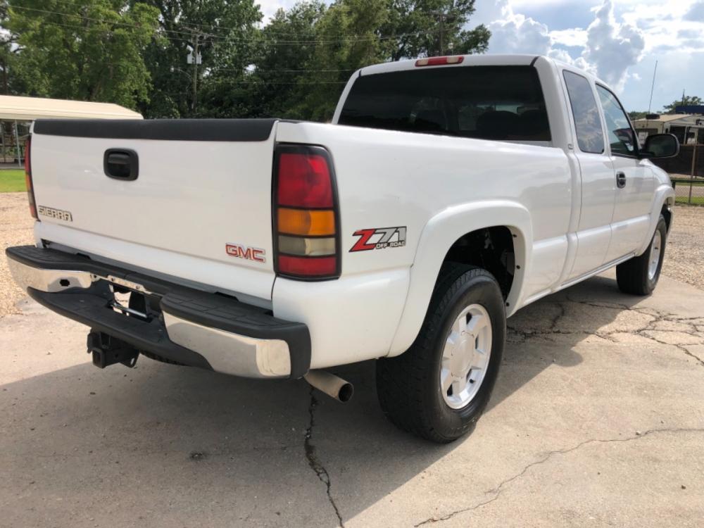 2007 White GMC Sierra Classic 1500 SLE (1GTEK19B27Z) with an 5.3L V8 engine, 4-Speed Automatic Overdrive transmission, located at 4520 Airline Hwy, Baton Rouge, LA, 70805, (225) 357-1497, 30.509325, -91.145432 - 2007 GMC Z71 4x4, 5.3 V8, 226K Miles, Cloth, Cold A/C, Power Windows & Locks, Factory Tow Pkg. NO IN HOUSE FINANCING. FOR INFO PLEASE CONTACT JEFF AT 225 357-1497 CHECK OUT OUR A+ RATING WITH THE BETTER BUSINESS BUREAU WE HAVE BEEN A FAMILY OWNED AND OPERATED BUSINESS AT THE SAME LOCATION FOR OVER - Photo #5