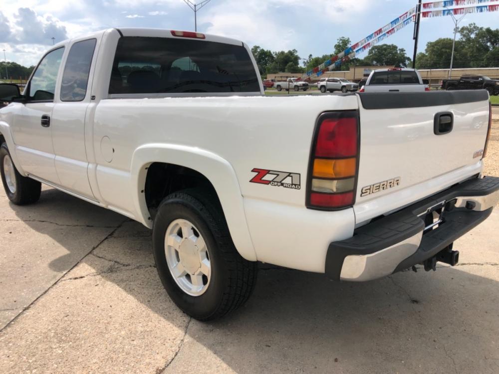 2007 White GMC Sierra Classic 1500 SLE (1GTEK19B27Z) with an 5.3L V8 engine, 4-Speed Automatic Overdrive transmission, located at 4520 Airline Hwy, Baton Rouge, LA, 70805, (225) 357-1497, 30.509325, -91.145432 - 2007 GMC Z71 4x4, 5.3 V8, 226K Miles, Cloth, Cold A/C, Power Windows & Locks, Factory Tow Pkg. NO IN HOUSE FINANCING. FOR INFO PLEASE CONTACT JEFF AT 225 357-1497 CHECK OUT OUR A+ RATING WITH THE BETTER BUSINESS BUREAU WE HAVE BEEN A FAMILY OWNED AND OPERATED BUSINESS AT THE SAME LOCATION FOR OVER - Photo #7