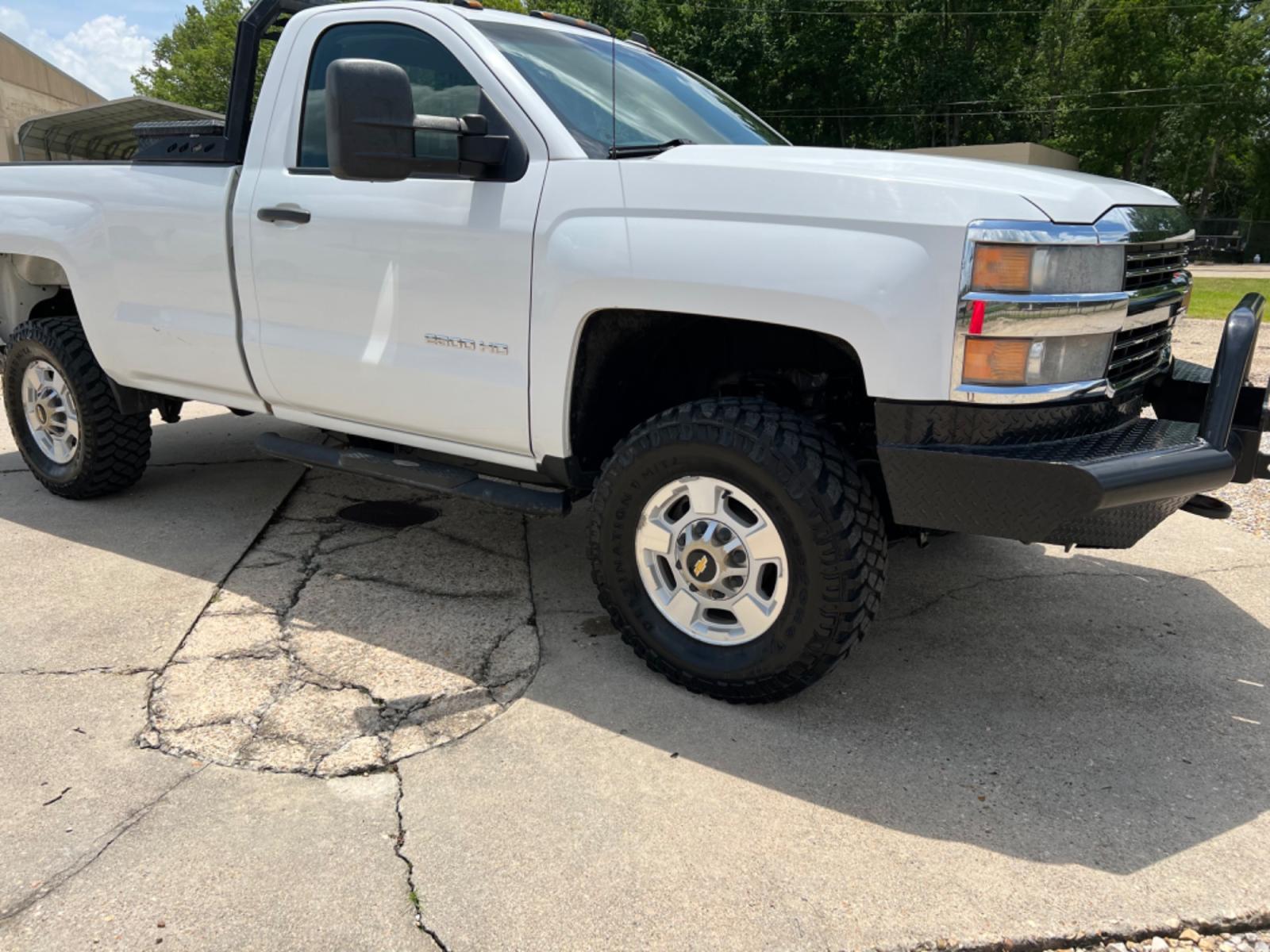 2015 White Chevrolet Silverado 2500HD LT (1GC0KVEG4FZ) with an 6.0L V8 OHV 16V FFV engine, 6-Speed Automatic transmission, located at 4520 Airline Hwy, Baton Rouge, LA, 70805, (225) 357-1497, 30.509325, -91.145432 - 2015 Chevy 2500HD 4X4 8FT Bed, 6.0 V8 Gas, 168K Miles, Auto, A/C, Power Windows, Locks & Seat, B&W Gooseneck Hitch. This Is A Work Truck. NO IN HOUSE FINANCING. FOR INFO PLEASE CONTACT JEFF AT 225 357-1497 CHECK OUT OUR A+ RATING WITH THE BETTER BUSINESS BUREAU. WE HAVE BEEN A FAMILY OWNED AND OPER - Photo #3