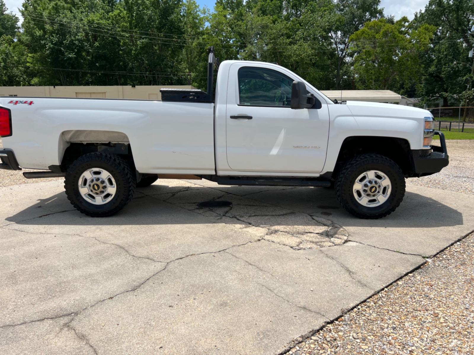 2015 White Chevrolet Silverado 2500HD LT (1GC0KVEG4FZ) with an 6.0L V8 OHV 16V FFV engine, 6-Speed Automatic transmission, located at 4520 Airline Hwy, Baton Rouge, LA, 70805, (225) 357-1497, 30.509325, -91.145432 - 2015 Chevy 2500HD 4X4 8FT Bed, 6.0 V8 Gas, 168K Miles, Auto, A/C, Power Windows, Locks & Seat, B&W Gooseneck Hitch. This Is A Work Truck. NO IN HOUSE FINANCING. FOR INFO PLEASE CONTACT JEFF AT 225 357-1497 CHECK OUT OUR A+ RATING WITH THE BETTER BUSINESS BUREAU. WE HAVE BEEN A FAMILY OWNED AND OPER - Photo #4