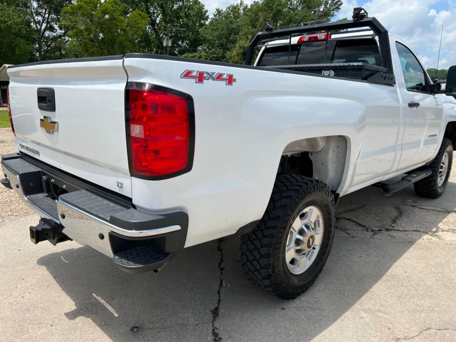 2015 White Chevrolet Silverado 2500HD LT (1GC0KVEG4FZ) with an 6.0L V8 OHV 16V FFV engine, 6-Speed Automatic transmission, located at 4520 Airline Hwy, Baton Rouge, LA, 70805, (225) 357-1497, 30.509325, -91.145432 - 2015 Chevy 2500HD 4X4 8FT Bed, 6.0 V8 Gas, 168K Miles, Auto, A/C, Power Windows, Locks & Seat, B&W Gooseneck Hitch. This Is A Work Truck. NO IN HOUSE FINANCING. FOR INFO PLEASE CONTACT JEFF AT 225 357-1497 CHECK OUT OUR A+ RATING WITH THE BETTER BUSINESS BUREAU. WE HAVE BEEN A FAMILY OWNED AND OPER - Photo #5