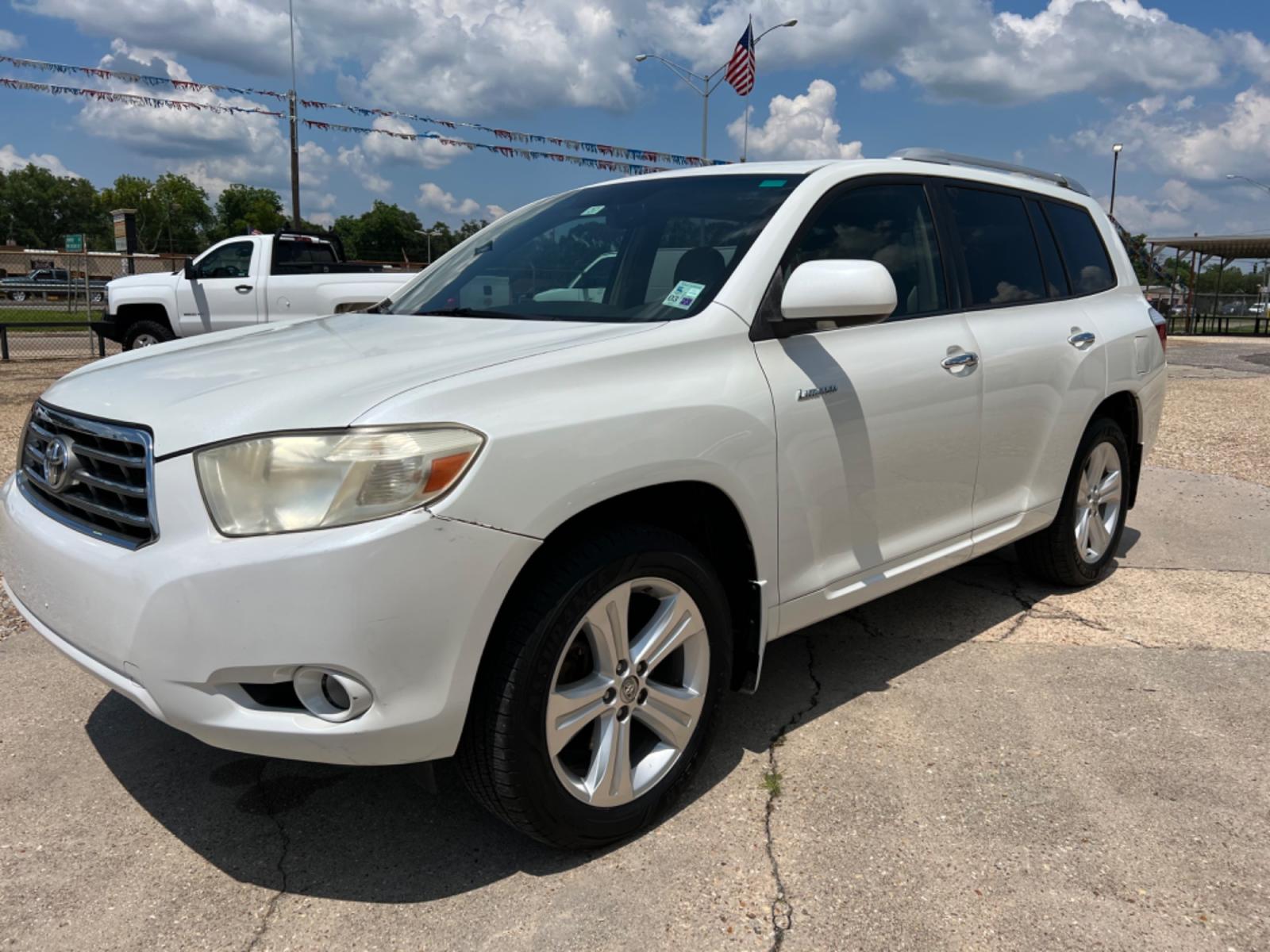 2010 White /Tan Toyota Highlander Limited (JTEYK3EH8A2) with an 3.5L V6 DOHC 24V engine, 5-Speed Automatic transmission, located at 4520 Airline Hwy, Baton Rouge, LA, 70805, (225) 357-1497, 30.509325, -91.145432 - 2010 Toyota Highlander Limited 3.5 V6, 176K Miles, Auto, A/C, Leather, Sunroof, Power Windows, Locks & Seat, 3rd Row Seat. NO IN HOUSE FINANCING. FOR INFO PLEASE CONTACT JEFF AT 225 357-1497 CHECK OUT OUR A+ RATING WITH THE BETTER BUSINESS BUREAU. WE HAVE BEEN A FAMILY OWNED AND OPERATED BUSINESS - Photo #0