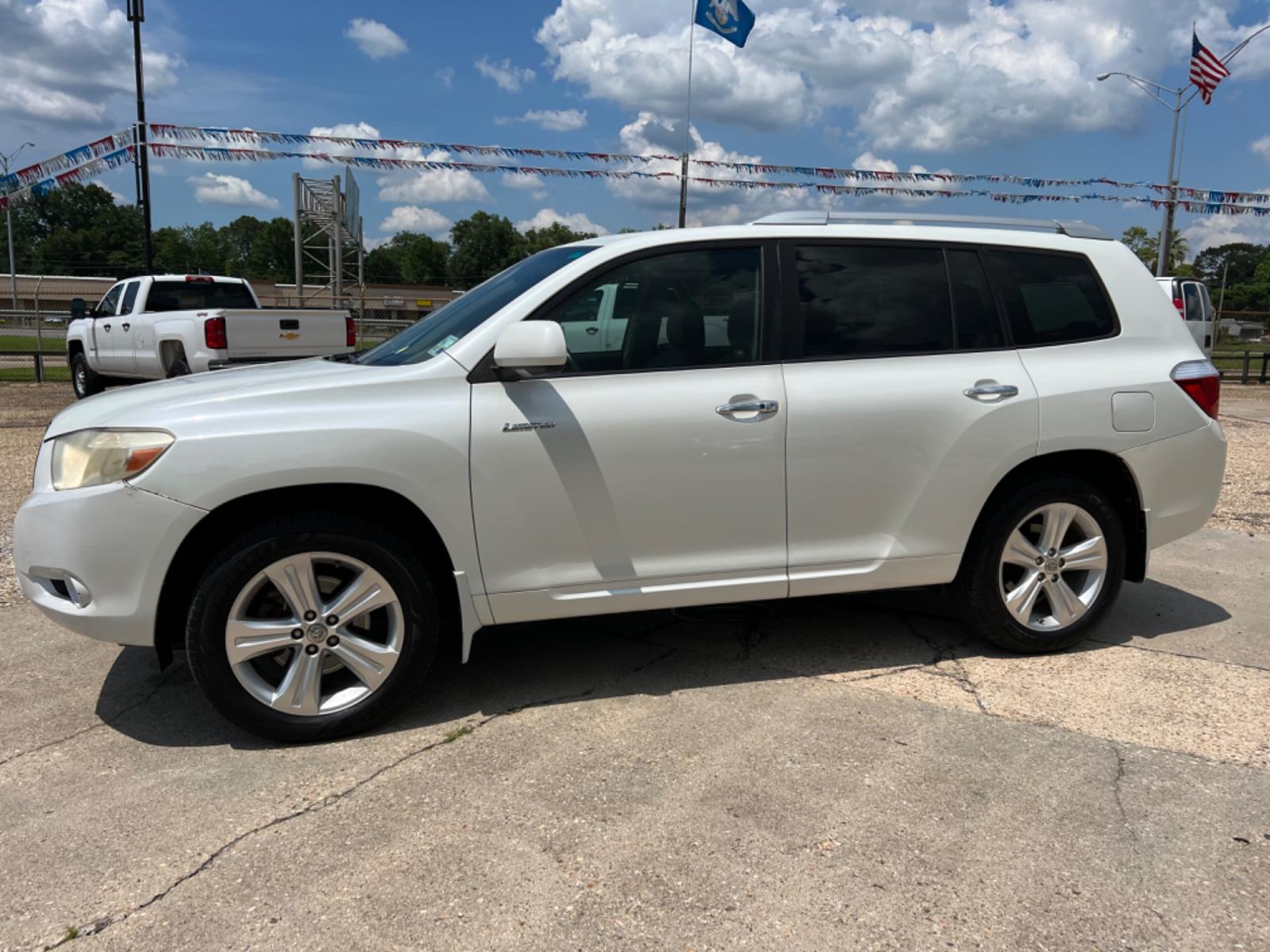 2010 White /Tan Toyota Highlander Limited (JTEYK3EH8A2) with an 3.5L V6 DOHC 24V engine, 5-Speed Automatic transmission, located at 4520 Airline Hwy, Baton Rouge, LA, 70805, (225) 357-1497, 30.509325, -91.145432 - 2010 Toyota Highlander Limited 3.5 V6, 176K Miles, Auto, A/C, Leather, Sunroof, Power Windows, Locks & Seat, 3rd Row Seat. NO IN HOUSE FINANCING. FOR INFO PLEASE CONTACT JEFF AT 225 357-1497 CHECK OUT OUR A+ RATING WITH THE BETTER BUSINESS BUREAU. WE HAVE BEEN A FAMILY OWNED AND OPERATED BUSINESS - Photo #1