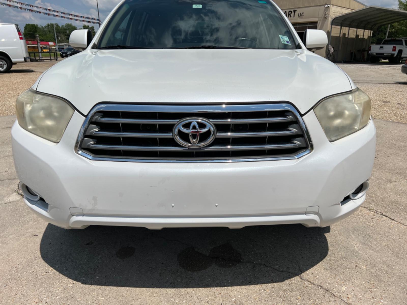 2010 White /Tan Toyota Highlander Limited (JTEYK3EH8A2) with an 3.5L V6 DOHC 24V engine, 5-Speed Automatic transmission, located at 4520 Airline Hwy, Baton Rouge, LA, 70805, (225) 357-1497, 30.509325, -91.145432 - 2010 Toyota Highlander Limited 3.5 V6, 176K Miles, Auto, A/C, Leather, Sunroof, Power Windows, Locks & Seat, 3rd Row Seat. NO IN HOUSE FINANCING. FOR INFO PLEASE CONTACT JEFF AT 225 357-1497 CHECK OUT OUR A+ RATING WITH THE BETTER BUSINESS BUREAU. WE HAVE BEEN A FAMILY OWNED AND OPERATED BUSINESS - Photo #2