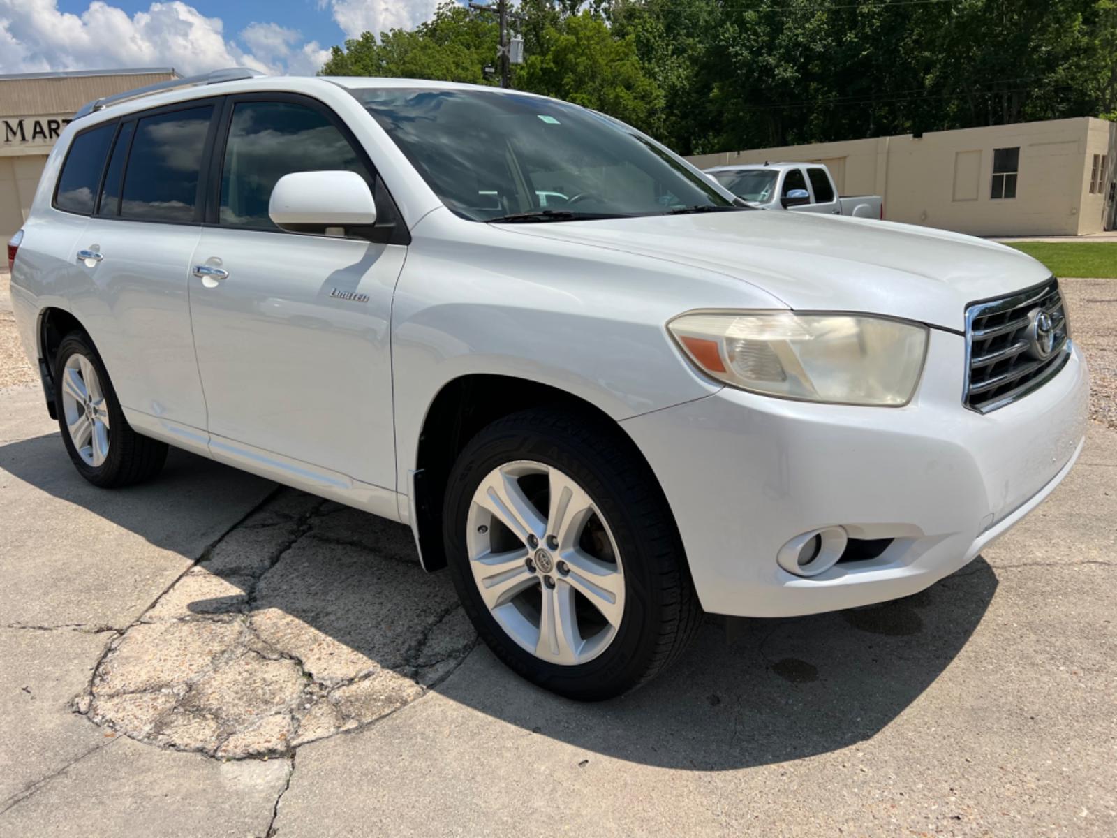 2010 White /Tan Toyota Highlander Limited (JTEYK3EH8A2) with an 3.5L V6 DOHC 24V engine, 5-Speed Automatic transmission, located at 4520 Airline Hwy, Baton Rouge, LA, 70805, (225) 357-1497, 30.509325, -91.145432 - 2010 Toyota Highlander Limited 3.5 V6, 176K Miles, Auto, A/C, Leather, Sunroof, Power Windows, Locks & Seat, 3rd Row Seat. NO IN HOUSE FINANCING. FOR INFO PLEASE CONTACT JEFF AT 225 357-1497 CHECK OUT OUR A+ RATING WITH THE BETTER BUSINESS BUREAU. WE HAVE BEEN A FAMILY OWNED AND OPERATED BUSINESS - Photo #3