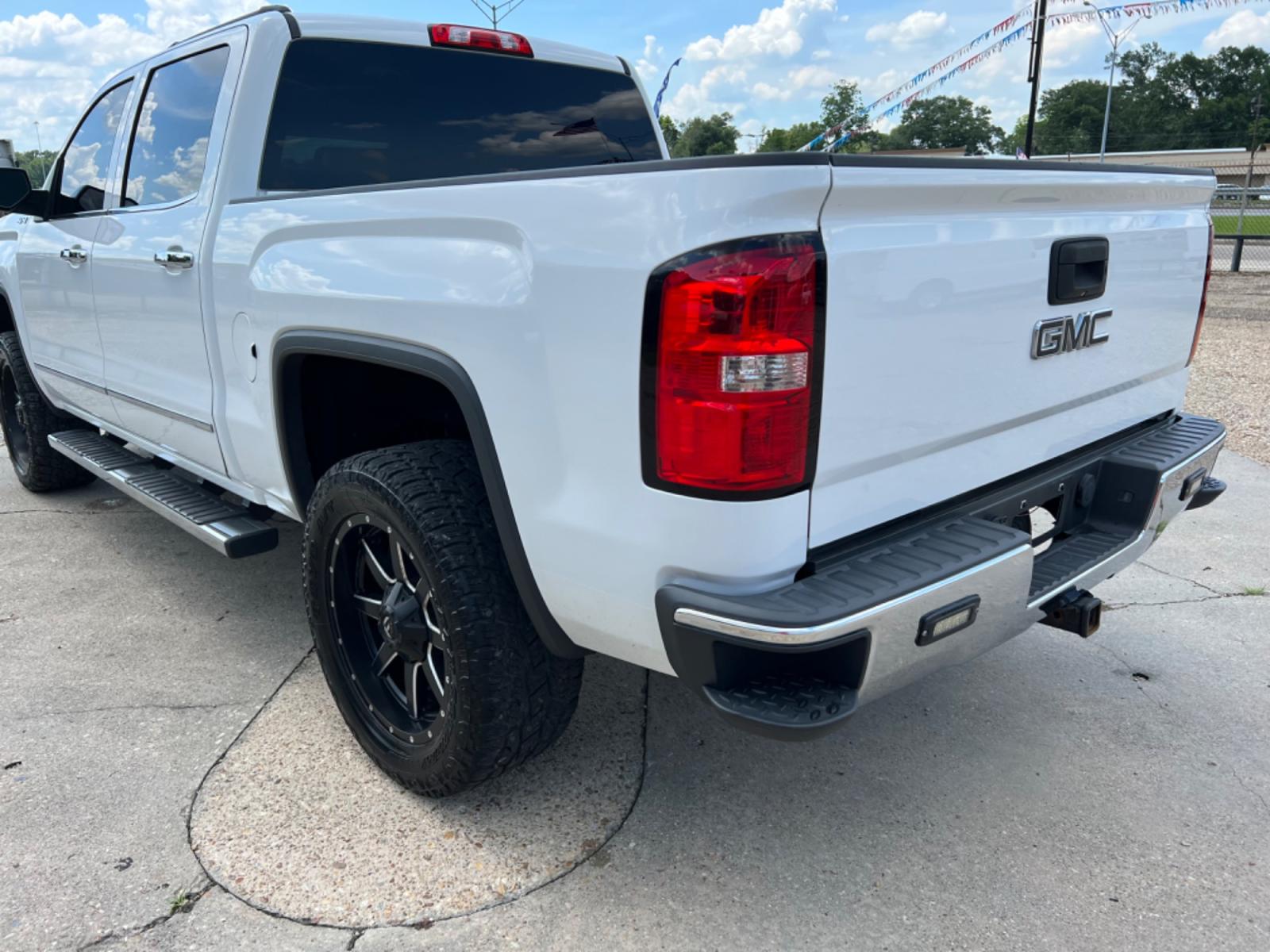 2014 White /Tan GMC Sierra 1500 SLT (3GTU2VEC1EG) with an 5.3L V8 engine, 6-Speed Automatic transmission, located at 4520 Airline Hwy, Baton Rouge, LA, 70805, (225) 357-1497, 30.509325, -91.145432 - 2014 GMC Sierra SLT 4X4 5.3 V8 Gas, 190K Miles, Heated Leather Seats, Bose, All Power, Backup Camera. NO IN HOUSE FINANCING. FOR INFO PLEASE CONTACT JEFF AT 225 357-1497 CHECK OUT OUR A+ RATING WITH THE BETTER BUSINESS BUREAU. WE HAVE BEEN A FAMILY OWNED AND OPERATED BUSINESS AT THE SAME LOCATION - Photo #7