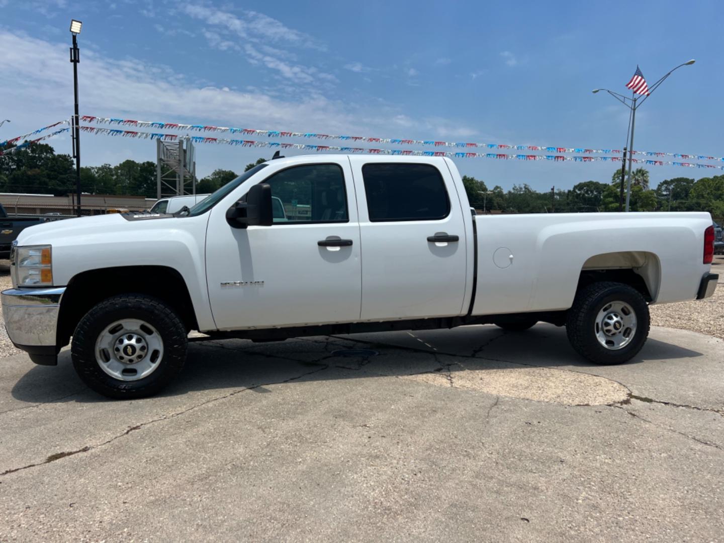 2014 White /Gray Chevrolet Silverado 2500HD (1GC1CVEG0EF) with an 6.0L V8 Gas engine, 6-Speed Automatic transmission, located at 4520 Airline Hwy, Baton Rouge, LA, 70805, (225) 357-1497, 30.509325, -91.145432 - 2014 Chevy Silverado 2500HD Crew Cab 2WD ***One Owner*** 8Ft Bed, 6.0 V8 Gas, 211K Miles, Power Windows, Locks & Mirrors, Cold A/C, Tow Pkg. FOR INFO PLEASE CONTACT JEFF AT 225 357-1497 CHECK OUT OUR A+ RATING WITH THE BETTER BUSINESS BUREAU WE HAVE BEEN A FAMILY OWNED AND OPERATED BUSINESS AT THE S - Photo#1