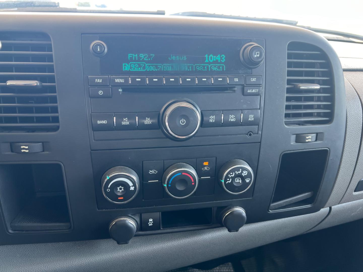 2014 White /Gray Chevrolet Silverado 2500HD (1GC1CVEG0EF) with an 6.0L V8 Gas engine, 6-Speed Automatic transmission, located at 4520 Airline Hwy, Baton Rouge, LA, 70805, (225) 357-1497, 30.509325, -91.145432 - 2014 Chevy Silverado 2500HD Crew Cab 2WD ***One Owner*** 8Ft Bed, 6.0 V8 Gas, 211K Miles, Power Windows, Locks & Mirrors, Cold A/C, Tow Pkg. FOR INFO PLEASE CONTACT JEFF AT 225 357-1497 CHECK OUT OUR A+ RATING WITH THE BETTER BUSINESS BUREAU WE HAVE BEEN A FAMILY OWNED AND OPERATED BUSINESS AT THE S - Photo#14