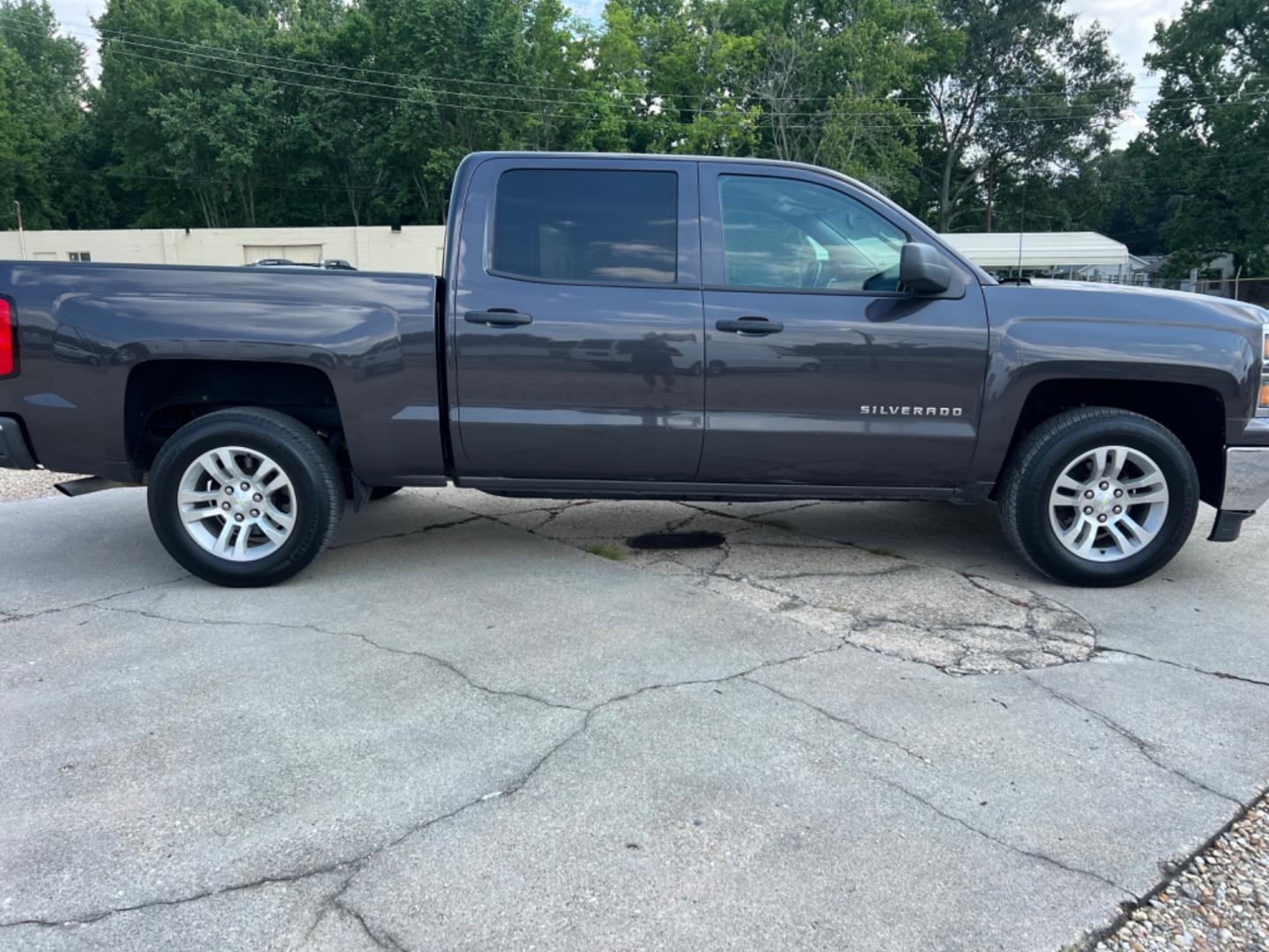 2014 Dark Grey /Black Chevrolet Silverado 1500 LT (3GCPCREC6EG) with an 5.3L V8 engine, Automatic transmission, located at 4520 Airline Hwy, Baton Rouge, LA, 70805, (225) 357-1497, 30.509325, -91.145432 - 2014 Chevy Silverado Crew Cab LT 2WD ***No Accidents & Two Owner*** 5.3 V8 Gas, 181K Miles, Power Windows, Locks & Mirrors, Cold A/C, New Tires, Tow Pkg. FOR INFO PLEASE CONTACT JEFF AT 225 357-1497 CHECK OUT OUR A+ RATING WITH THE BETTER BUSINESS BUREAU WE HAVE BEEN A FAMILY OWNED AND OPERATED BUSI - Photo#4