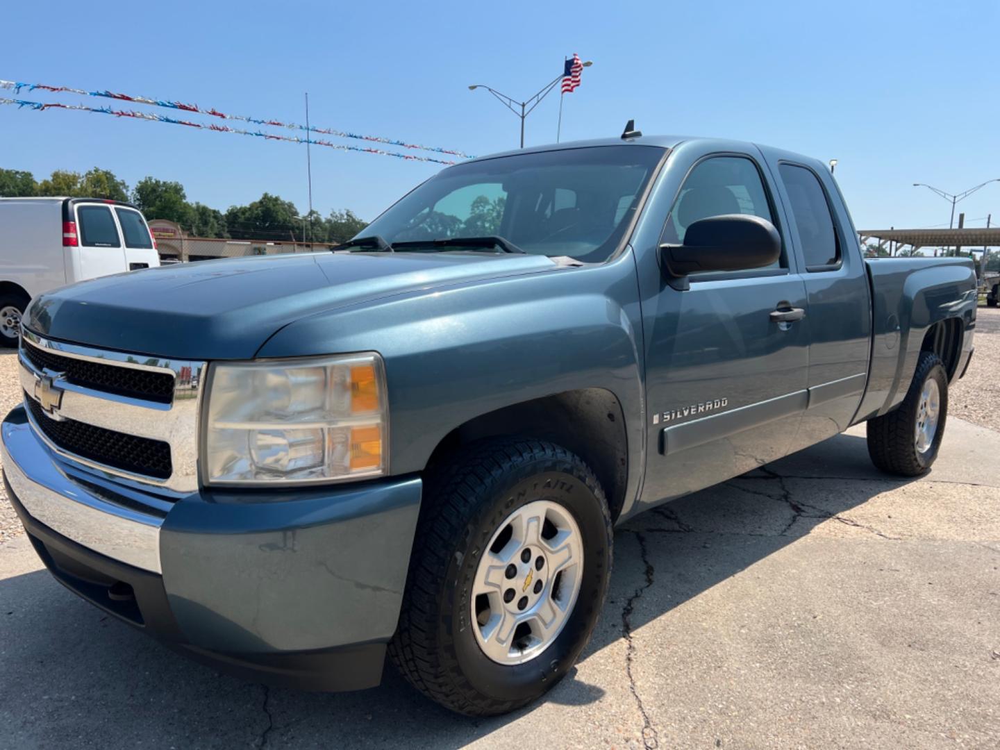 2007 Blue /Gray Chevrolet Silverado 1500 LT (2GCEC19C171) with an 4.8 V8 engine, Automatic transmission, located at 4520 Airline Hwy, Baton Rouge, LA, 70805, (225) 357-1497, 30.509325, -91.145432 - 2007 Chevy Silverado Ext Cab LT 2WD ***One Owner & No Accidents*** 4.8 V8 Gas, 200K Miles, Power Windows, Locks & Mirrors, Cold A/C, Tow Pkg. FOR INFO PLEASE CONTACT JEFF AT 225 357-1497 CHECK OUT OUR A+ RATING WITH THE BETTER BUSINESS BUREAU WE HAVE BEEN A FAMILY OWNED AND OPERATED BUSINESS AT THE - Photo#0