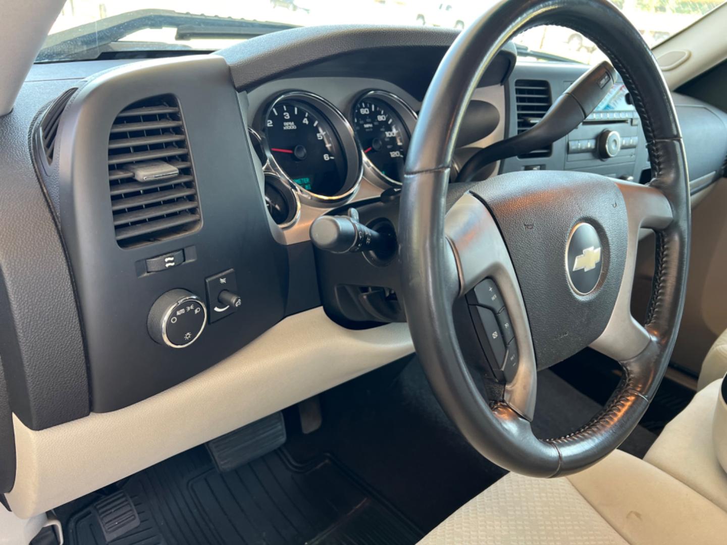 2007 Blue /Gray Chevrolet Silverado 1500 LT (2GCEC19C171) with an 4.8 V8 engine, Automatic transmission, located at 4520 Airline Hwy, Baton Rouge, LA, 70805, (225) 357-1497, 30.509325, -91.145432 - 2007 Chevy Silverado Ext Cab LT 2WD ***One Owner & No Accidents*** 4.8 V8 Gas, 200K Miles, Power Windows, Locks & Mirrors, Cold A/C, Tow Pkg. FOR INFO PLEASE CONTACT JEFF AT 225 357-1497 CHECK OUT OUR A+ RATING WITH THE BETTER BUSINESS BUREAU WE HAVE BEEN A FAMILY OWNED AND OPERATED BUSINESS AT THE - Photo#13