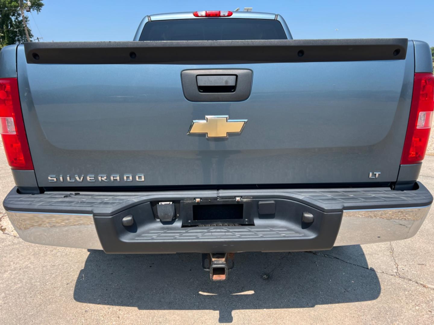 2007 Blue /Gray Chevrolet Silverado 1500 LT (2GCEC19C171) with an 4.8 V8 engine, Automatic transmission, located at 4520 Airline Hwy, Baton Rouge, LA, 70805, (225) 357-1497, 30.509325, -91.145432 - 2007 Chevy Silverado Ext Cab LT 2WD ***One Owner & No Accidents*** 4.8 V8 Gas, 200K Miles, Power Windows, Locks & Mirrors, Cold A/C, Tow Pkg. FOR INFO PLEASE CONTACT JEFF AT 225 357-1497 CHECK OUT OUR A+ RATING WITH THE BETTER BUSINESS BUREAU WE HAVE BEEN A FAMILY OWNED AND OPERATED BUSINESS AT THE - Photo#6