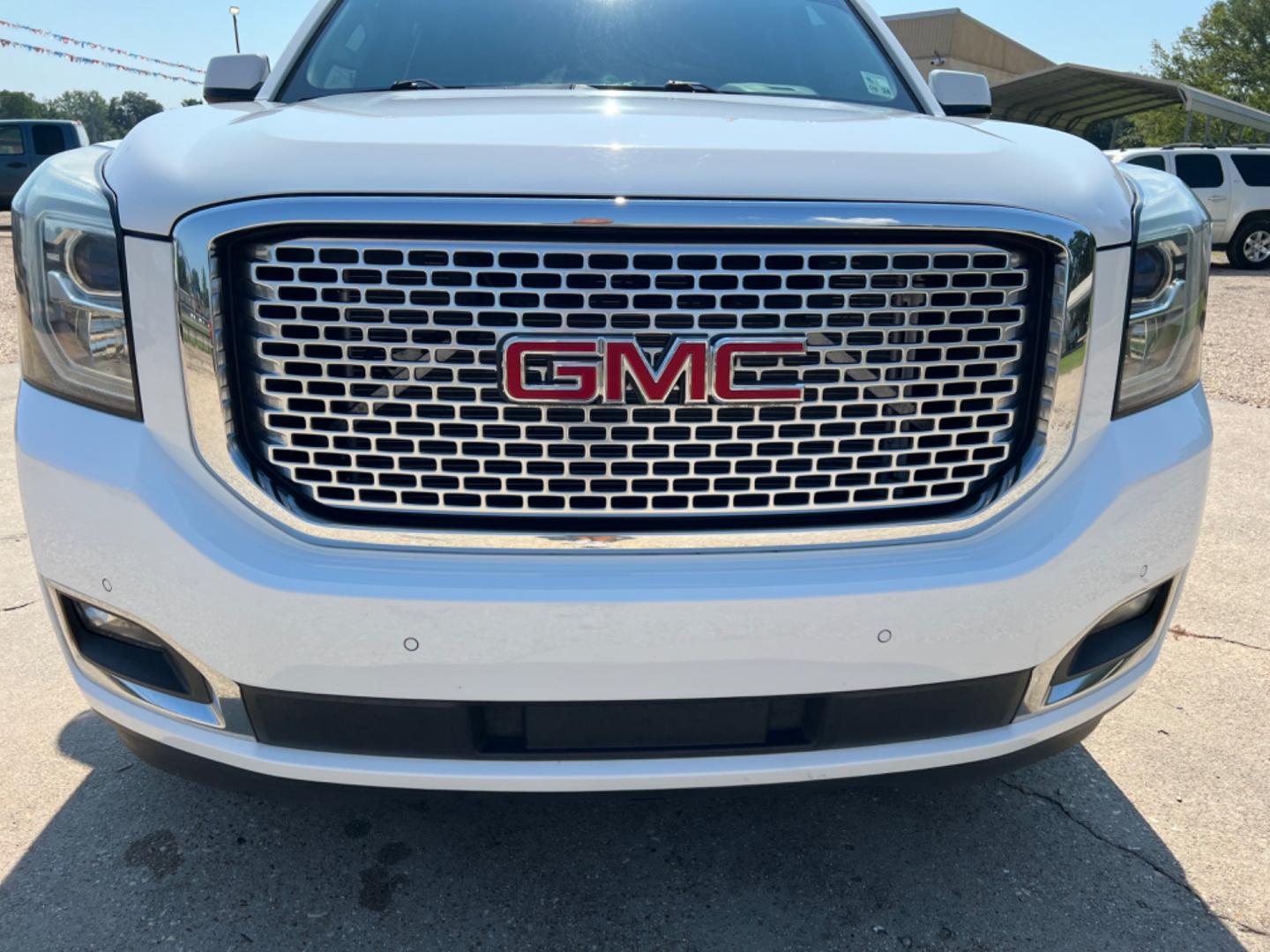 2015 White /Tan GMC Yukon XL SLT (1GKS1HKC5FR) with an 5.3L V8 engine, 6-Speed Automatic transmission, located at 4520 Airline Hwy, Baton Rouge, LA, 70805, (225) 357-1497, 30.509325, -91.145432 - 2015 GMC Yukon XL SLT 2WD ***No Accidents & Two Owner*** 5.3 V8 Gas, 177K Miles, Heated & Cooled Leather, Seats 7, Sunroof, Dual DVD, Bose, Backup Camera, Power Lift Gate, Tow Pkg. FOR INFO PLEASE CONTACT JEFF AT 225 357-1497 CHECK OUT OUR A+ RATING WITH THE BETTER BUSINESS BUREAU WE HAVE BEEN A FAM - Photo#2