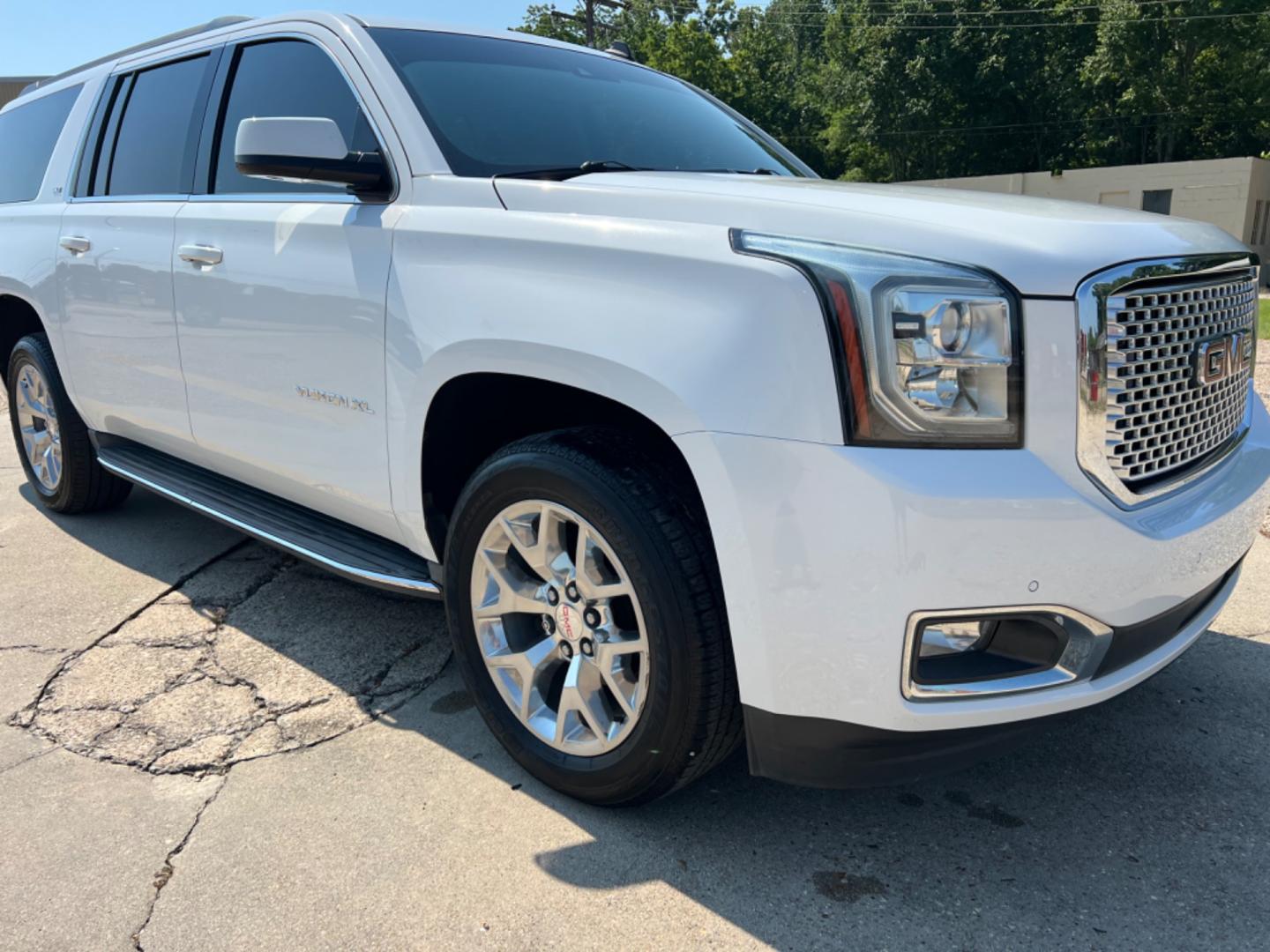 2015 White /Tan GMC Yukon XL SLT (1GKS1HKC5FR) with an 5.3L V8 engine, 6-Speed Automatic transmission, located at 4520 Airline Hwy, Baton Rouge, LA, 70805, (225) 357-1497, 30.509325, -91.145432 - 2015 GMC Yukon XL SLT 2WD ***No Accidents & Two Owner*** 5.3 V8 Gas, 177K Miles, Heated & Cooled Leather, Seats 7, Sunroof, Dual DVD, Bose, Backup Camera, Power Lift Gate, Tow Pkg. FOR INFO PLEASE CONTACT JEFF AT 225 357-1497 CHECK OUT OUR A+ RATING WITH THE BETTER BUSINESS BUREAU WE HAVE BEEN A FAM - Photo#3