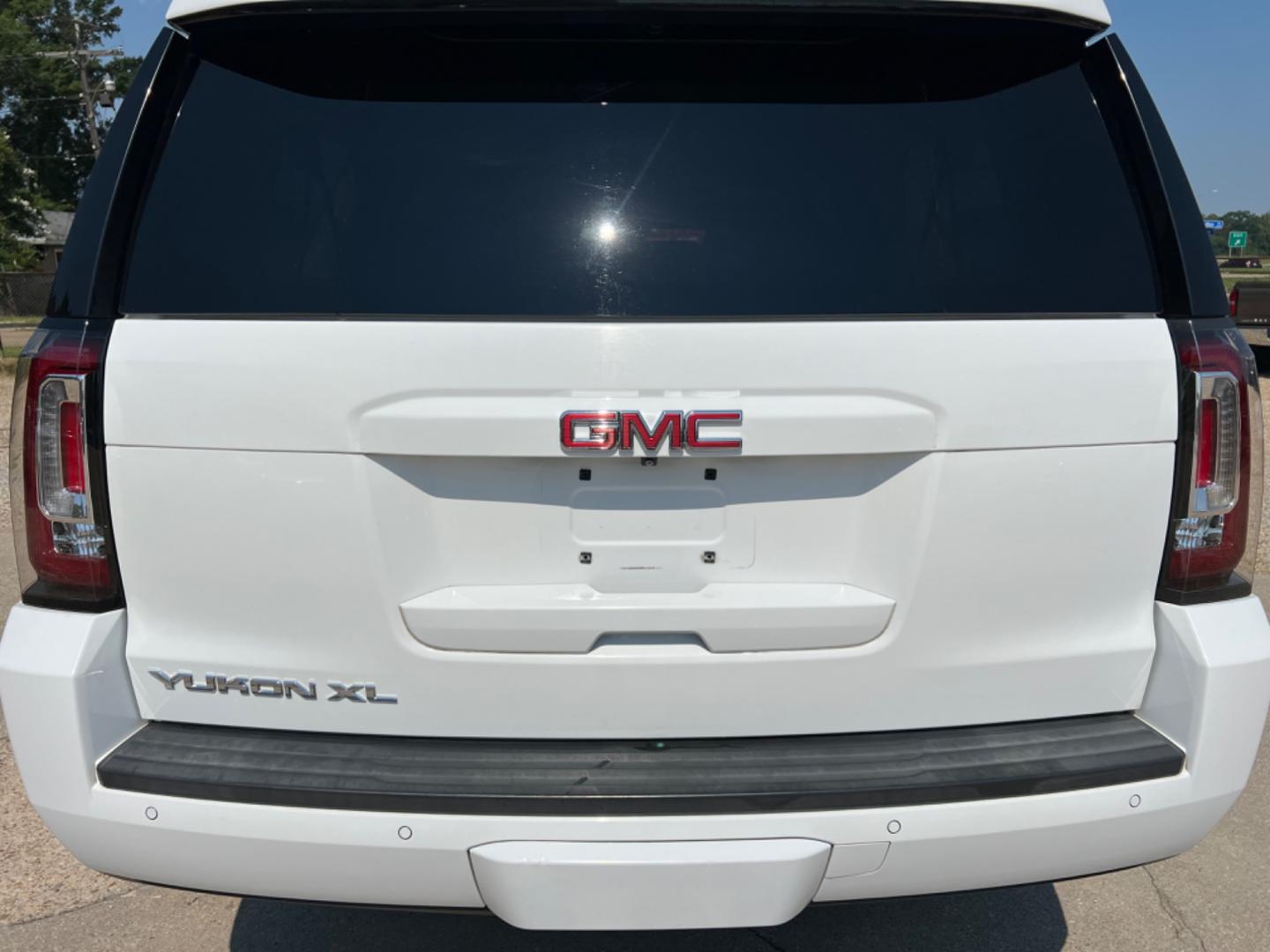 2015 White /Tan GMC Yukon XL SLT (1GKS1HKC5FR) with an 5.3L V8 engine, 6-Speed Automatic transmission, located at 4520 Airline Hwy, Baton Rouge, LA, 70805, (225) 357-1497, 30.509325, -91.145432 - 2015 GMC Yukon XL SLT 2WD ***No Accidents & Two Owner*** 5.3 V8 Gas, 177K Miles, Heated & Cooled Leather, Seats 7, Sunroof, Dual DVD, Bose, Backup Camera, Power Lift Gate, Tow Pkg. FOR INFO PLEASE CONTACT JEFF AT 225 357-1497 CHECK OUT OUR A+ RATING WITH THE BETTER BUSINESS BUREAU WE HAVE BEEN A FAM - Photo#6