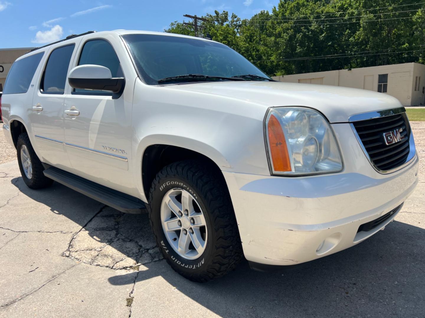 2012 White Diamond /Gray GMC Yukon XL SLT (1GKS1KE08CR) with an 5.3L V8 engine, Automatic transmission, located at 4520 Airline Hwy, Baton Rouge, LA, 70805, (225) 357-1497, 30.509325, -91.145432 - 2012 GMC Yukon XL SLT **No Accidents** 5.3 V8Gas, 154K Miles, Heated Leather, Seating For 8, Power Windows, Locks & Mirrors, Cold A/C, Power Lift Gate, Tow Pkg. Small Dent In Front Bumper Cover (See Pic). FOR INFO PLEASE CONTACT JEFF AT 225 357-1497 CHECK OUT OUR A+ RATING WITH THE BETTER BUSINESS - Photo#3