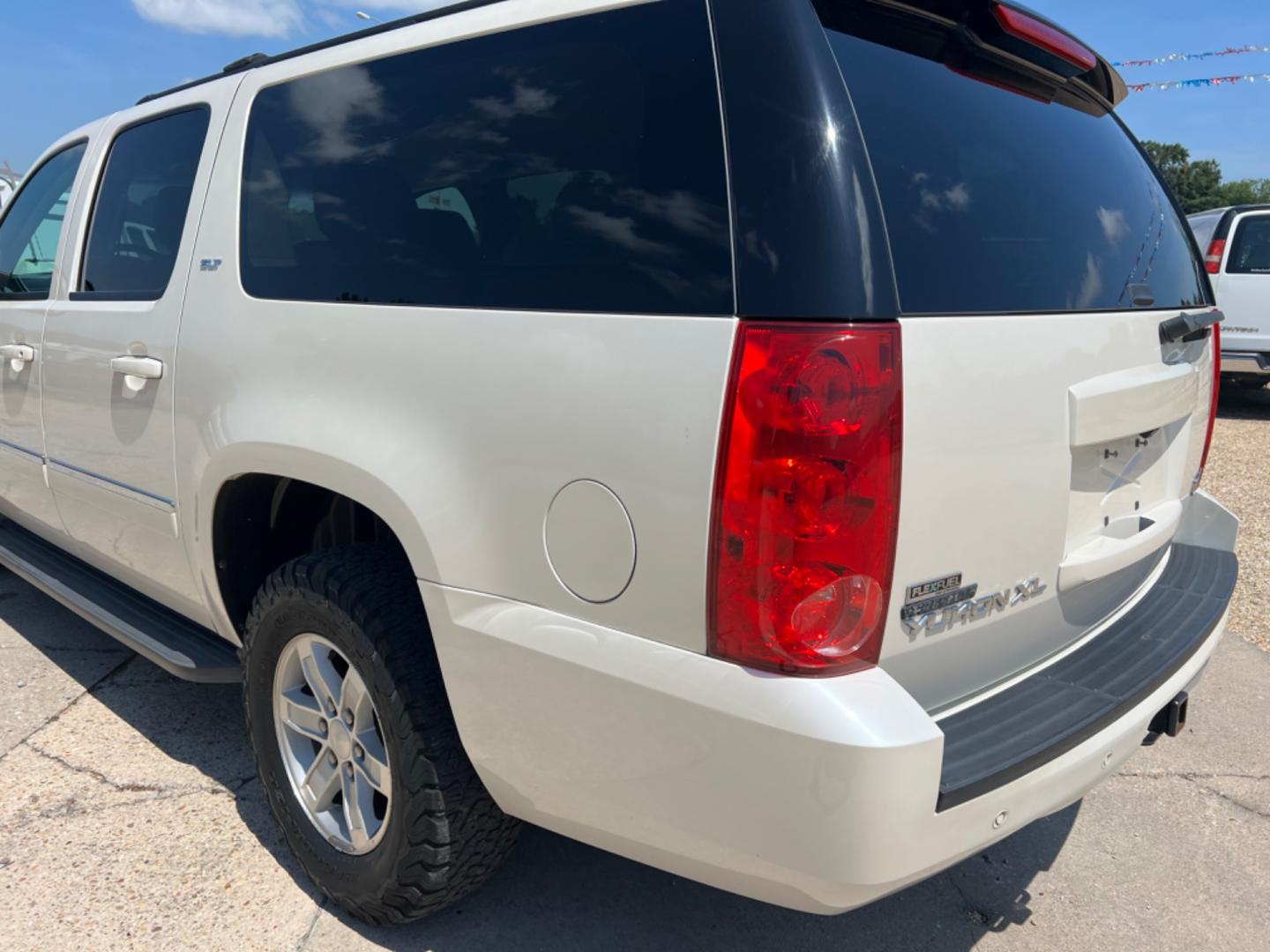 2012 White Diamond /Gray GMC Yukon XL SLT (1GKS1KE08CR) with an 5.3L V8 engine, Automatic transmission, located at 4520 Airline Hwy, Baton Rouge, LA, 70805, (225) 357-1497, 30.509325, -91.145432 - 2012 GMC Yukon XL SLT **No Accidents** 5.3 V8Gas, 154K Miles, Heated Leather, Seating For 8, Power Windows, Locks & Mirrors, Cold A/C, Power Lift Gate, Tow Pkg. Small Dent In Front Bumper Cover (See Pic). FOR INFO PLEASE CONTACT JEFF AT 225 357-1497 CHECK OUT OUR A+ RATING WITH THE BETTER BUSINESS - Photo#7