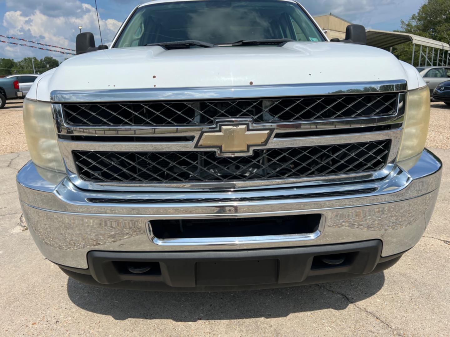 2011 White /Gray Chevrolet Silverado 2500HD (1GC2CVCG7BZ) with an 6.0L V8 Gas engine, Automatic transmission, located at 4520 Airline Hwy, Baton Rouge, LA, 70805, (225) 357-1497, 30.509325, -91.145432 - 2011 Chevy Silverado 2500HD Ext Cab 2WD ***One Owner & No Accidents*** 6.0 V8 Gas, 184K Miles, Power Windows & Locks, Cold A/C, Spray In Bedliner, Tow Pkg. FOR INFO PLEASE CONTACT JEFF AT 225 357-1497 CHECK OUT OUR A+ RATING WITH THE BETTER BUSINESS BUREAU WE HAVE BEEN A FAMILY OWNED AND OPERATED B - Photo#2