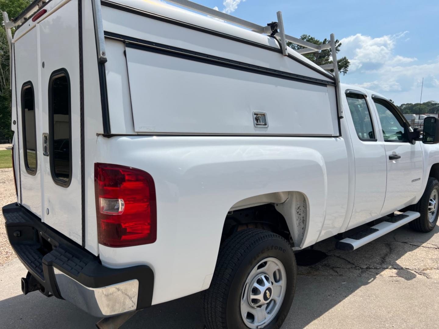 2011 White /Gray Chevrolet Silverado 2500HD (1GC2CVCG7BZ) with an 6.0L V8 Gas engine, Automatic transmission, located at 4520 Airline Hwy, Baton Rouge, LA, 70805, (225) 357-1497, 30.509325, -91.145432 - 2011 Chevy Silverado 2500HD Ext Cab 2WD ***One Owner & No Accidents*** 6.0 V8 Gas, 184K Miles, Power Windows & Locks, Cold A/C, Spray In Bedliner, Tow Pkg. FOR INFO PLEASE CONTACT JEFF AT 225 357-1497 CHECK OUT OUR A+ RATING WITH THE BETTER BUSINESS BUREAU WE HAVE BEEN A FAMILY OWNED AND OPERATED B - Photo#5