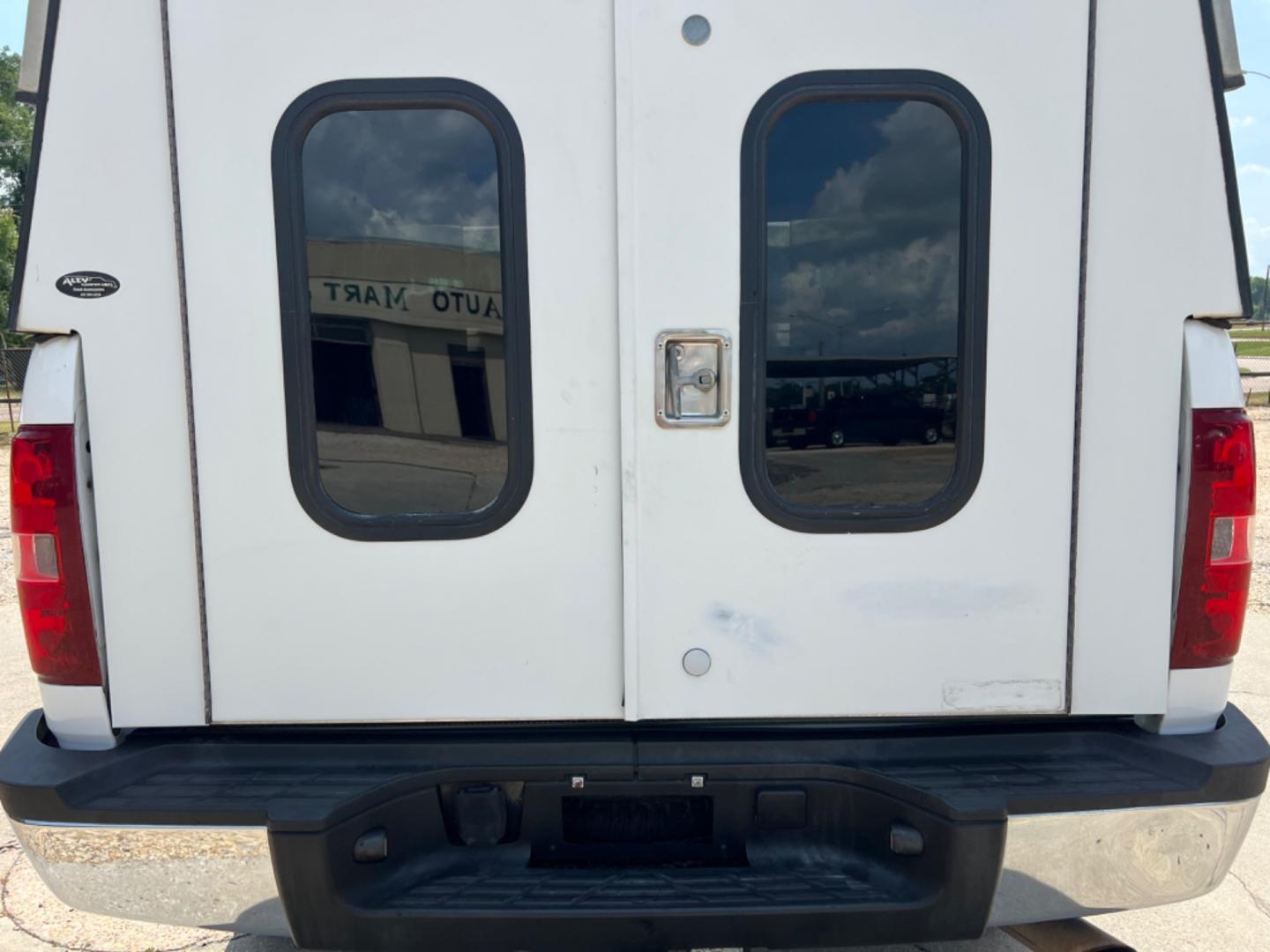 2011 White /Gray Chevrolet Silverado 2500HD (1GC2CVCG7BZ) with an 6.0L V8 Gas engine, Automatic transmission, located at 4520 Airline Hwy, Baton Rouge, LA, 70805, (225) 357-1497, 30.509325, -91.145432 - 2011 Chevy Silverado 2500HD Ext Cab 2WD ***One Owner & No Accidents*** 6.0 V8 Gas, 184K Miles, Power Windows & Locks, Cold A/C, Spray In Bedliner, Tow Pkg. FOR INFO PLEASE CONTACT JEFF AT 225 357-1497 CHECK OUT OUR A+ RATING WITH THE BETTER BUSINESS BUREAU WE HAVE BEEN A FAMILY OWNED AND OPERATED B - Photo#6