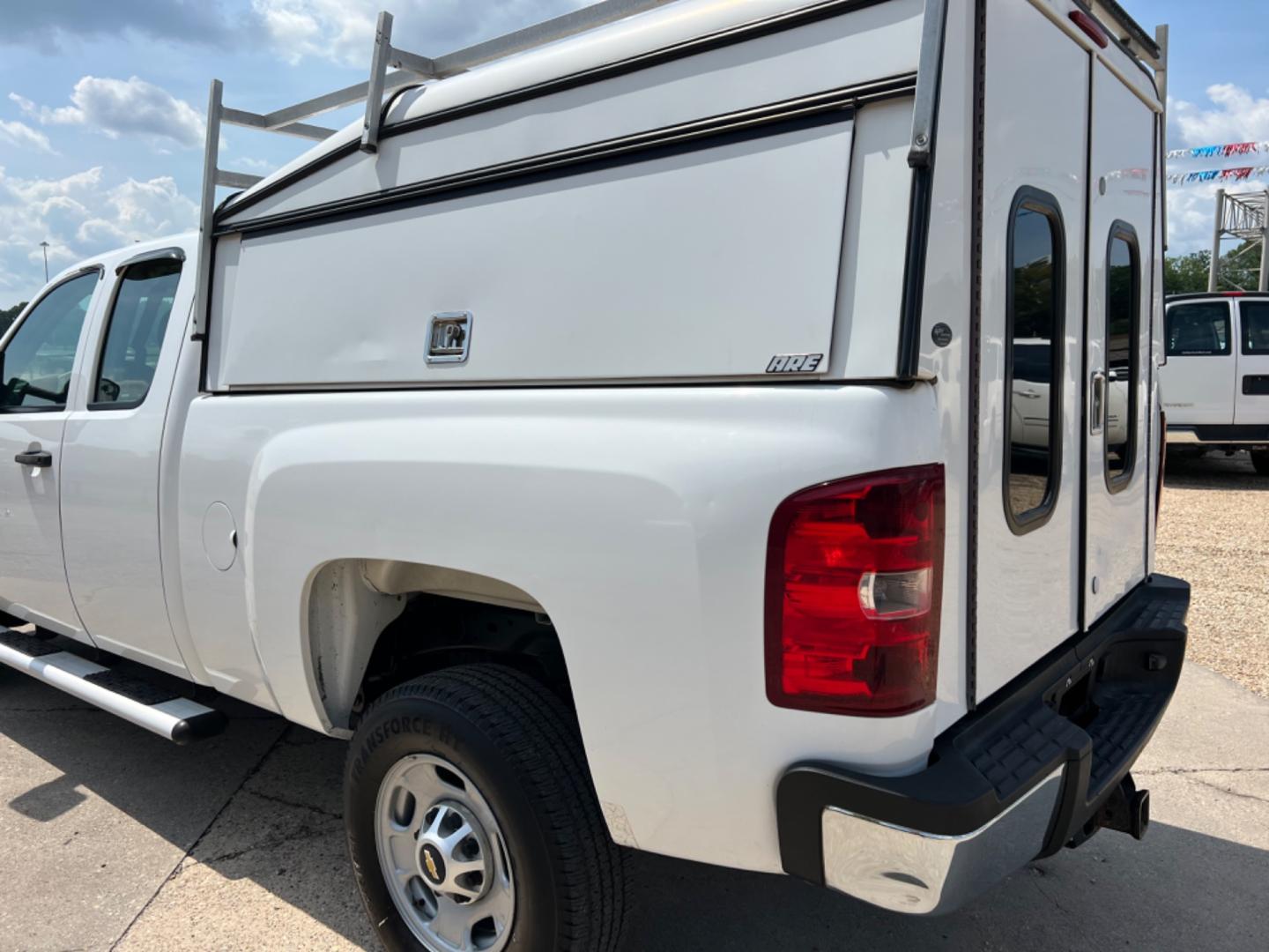 2011 White /Gray Chevrolet Silverado 2500HD (1GC2CVCG7BZ) with an 6.0L V8 Gas engine, Automatic transmission, located at 4520 Airline Hwy, Baton Rouge, LA, 70805, (225) 357-1497, 30.509325, -91.145432 - 2011 Chevy Silverado 2500HD Ext Cab 2WD ***One Owner & No Accidents*** 6.0 V8 Gas, 184K Miles, Power Windows & Locks, Cold A/C, Spray In Bedliner, Tow Pkg. FOR INFO PLEASE CONTACT JEFF AT 225 357-1497 CHECK OUT OUR A+ RATING WITH THE BETTER BUSINESS BUREAU WE HAVE BEEN A FAMILY OWNED AND OPERATED B - Photo#7