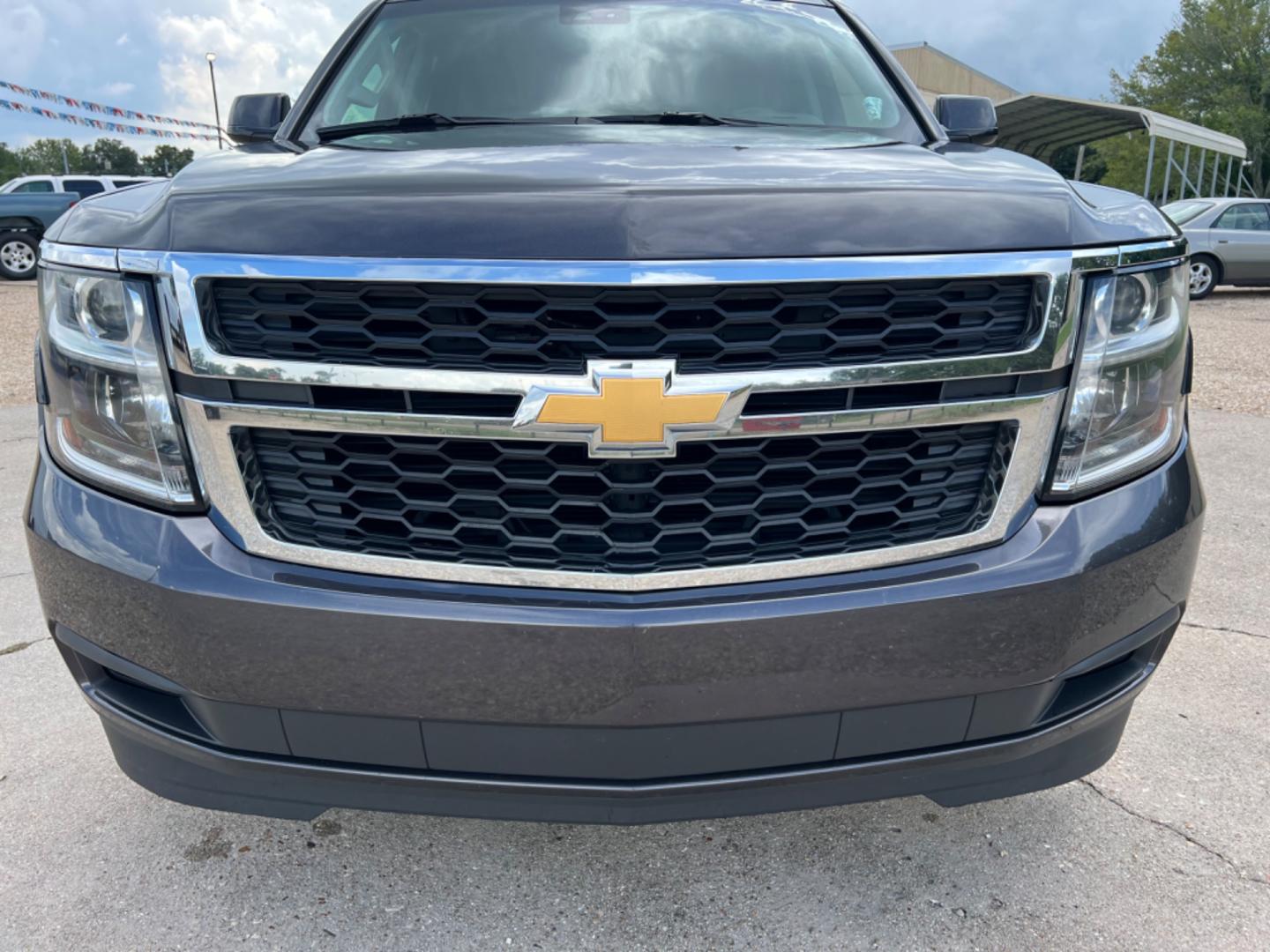 2017 Grey /Silver Chevrolet Tahoe LT (1GNSCBKC6HR) with an 5.3L V8 engine, 6-Speed Automatic transmission, located at 4520 Airline Hwy, Baton Rouge, LA, 70805, (225) 357-1497, 30.509325, -91.145432 - 2017 Chevrolet Tahoe LT **One Owner & No Accidents** 5.3 V8 Gas, 171K Miles, Heated Leather, Navigation, Seating For 7, All Power, Cold A/C, Power Lift Gate, Tow Pkg. FOR INFO PLEASE CONTACT JEFF AT 225 357-1497 CHECK OUT OUR A+ RATING WITH THE BETTER BUSINESS BUREAU WE HAVE BEEN A FAMILY OWNED AND - Photo#2