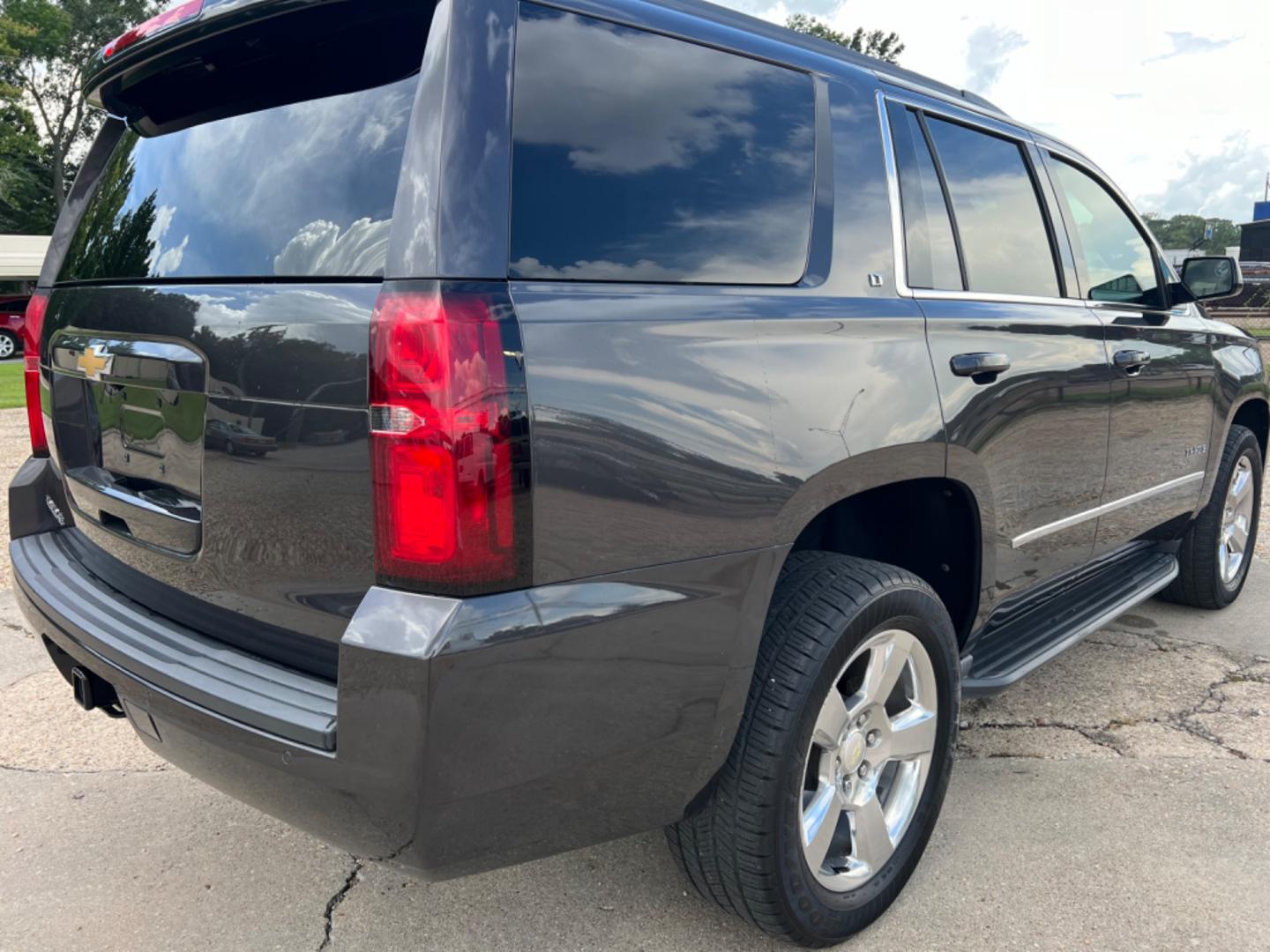 2017 Grey /Silver Chevrolet Tahoe LT (1GNSCBKC6HR) with an 5.3L V8 engine, 6-Speed Automatic transmission, located at 4520 Airline Hwy, Baton Rouge, LA, 70805, (225) 357-1497, 30.509325, -91.145432 - 2017 Chevrolet Tahoe LT **One Owner & No Accidents** 5.3 V8 Gas, 171K Miles, Heated Leather, Navigation, Seating For 7, All Power, Cold A/C, Power Lift Gate, Tow Pkg. FOR INFO PLEASE CONTACT JEFF AT 225 357-1497 CHECK OUT OUR A+ RATING WITH THE BETTER BUSINESS BUREAU WE HAVE BEEN A FAMILY OWNED AND - Photo#5