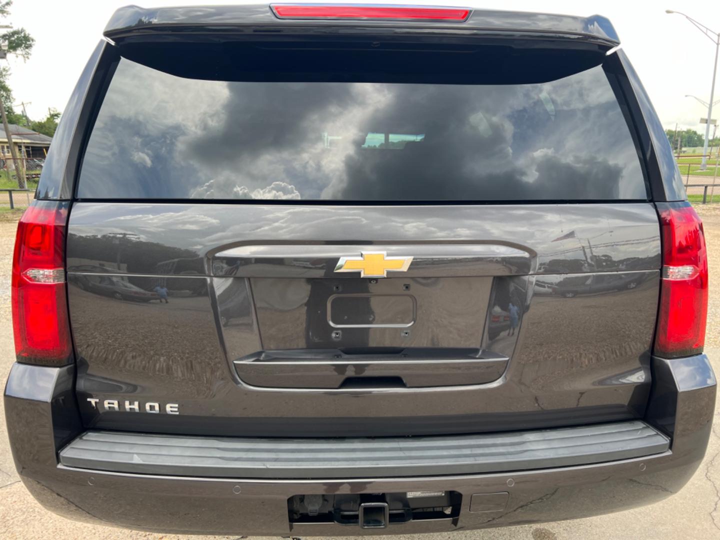 2017 Grey /Silver Chevrolet Tahoe LT (1GNSCBKC6HR) with an 5.3L V8 engine, 6-Speed Automatic transmission, located at 4520 Airline Hwy, Baton Rouge, LA, 70805, (225) 357-1497, 30.509325, -91.145432 - 2017 Chevrolet Tahoe LT **One Owner & No Accidents** 5.3 V8 Gas, 171K Miles, Heated Leather, Navigation, Seating For 7, All Power, Cold A/C, Power Lift Gate, Tow Pkg. FOR INFO PLEASE CONTACT JEFF AT 225 357-1497 CHECK OUT OUR A+ RATING WITH THE BETTER BUSINESS BUREAU WE HAVE BEEN A FAMILY OWNED AND - Photo#6