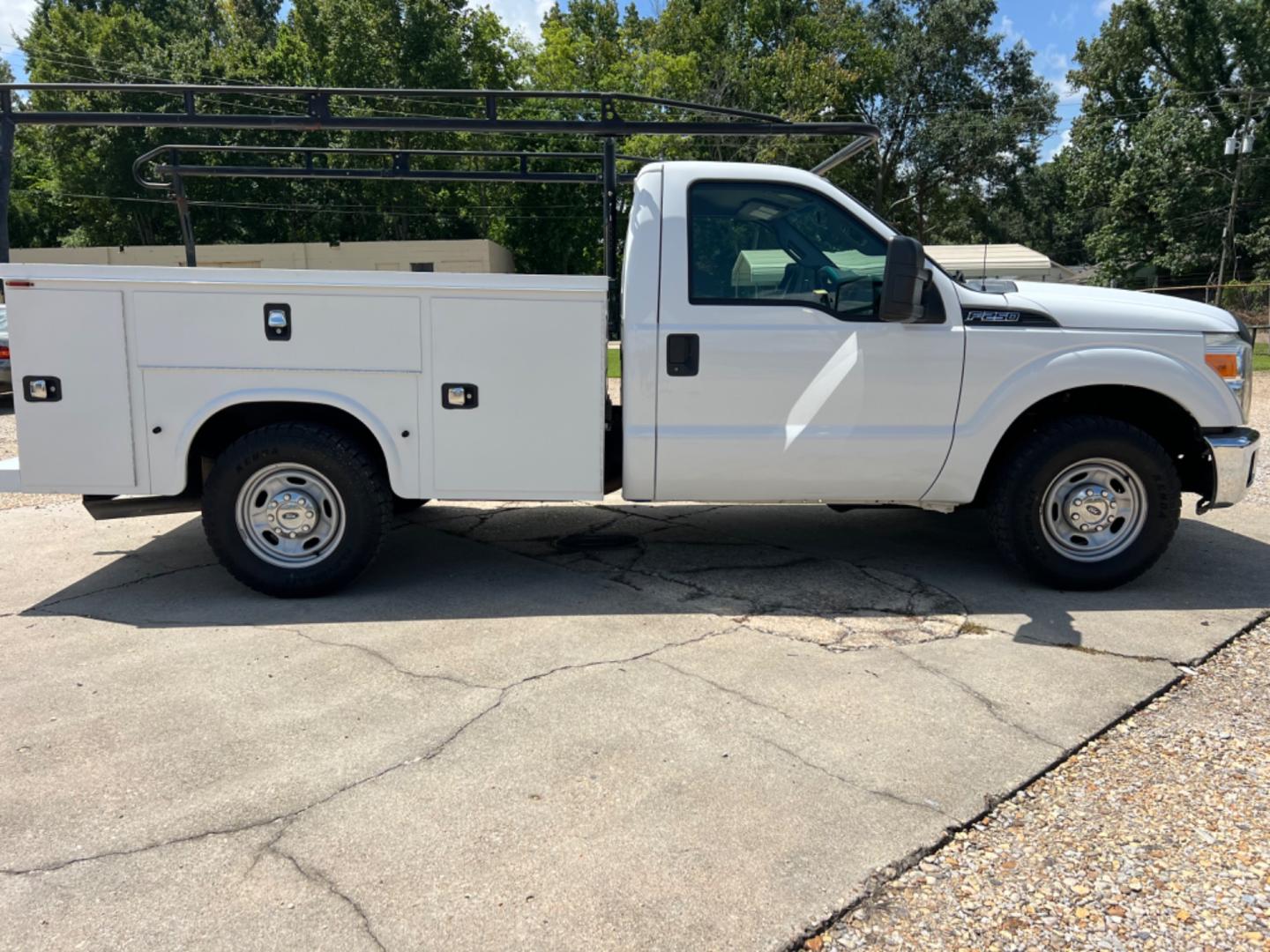 2016 White /Gray Ford F-250 SD (1FTBF2A68GE) with an 6.2 V8 Gas engine, Automatic transmission, located at 4520 Airline Hwy, Baton Rouge, LA, 70805, (225) 357-1497, 30.509325, -91.145432 - 2016 Ford F250 Reg Cab With Knapheide Utility Bed, 6.2 V8 Gas, 107K Miles, Cold A/C, Tow Pkg. No Accidents. FOR INFO PLEASE CONTACT JEFF AT 225 357-1497 CHECK OUT OUR A+ RATING WITH THE BETTER BUSINESS BUREAU WE HAVE BEEN A FAMILY OWNED AND OPERATED BUSINESS AT THE SAME LOCATION FOR OVER 45 YEARS. W - Photo#4