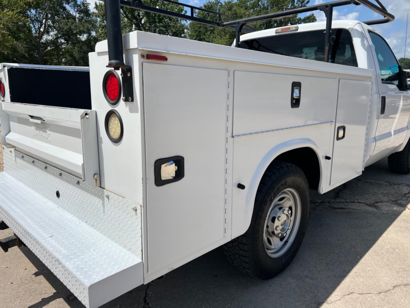 2016 White /Gray Ford F-250 SD (1FTBF2A68GE) with an 6.2 V8 Gas engine, Automatic transmission, located at 4520 Airline Hwy, Baton Rouge, LA, 70805, (225) 357-1497, 30.509325, -91.145432 - 2016 Ford F250 Reg Cab With Knapheide Utility Bed, 6.2 V8 Gas, 107K Miles, Cold A/C, Tow Pkg. No Accidents. FOR INFO PLEASE CONTACT JEFF AT 225 357-1497 CHECK OUT OUR A+ RATING WITH THE BETTER BUSINESS BUREAU WE HAVE BEEN A FAMILY OWNED AND OPERATED BUSINESS AT THE SAME LOCATION FOR OVER 45 YEARS. W - Photo#5