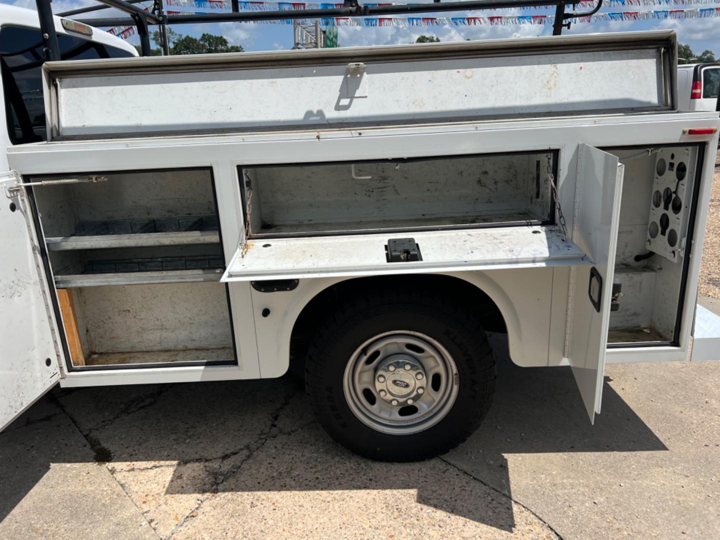 2016 White /Gray Ford F-250 SD (1FTBF2A68GE) with an 6.2 V8 Gas engine, Automatic transmission, located at 4520 Airline Hwy, Baton Rouge, LA, 70805, (225) 357-1497, 30.509325, -91.145432 - 2016 Ford F250 Reg Cab With Knapheide Utility Bed, 6.2 V8 Gas, 107K Miles, Cold A/C, Tow Pkg. No Accidents. FOR INFO PLEASE CONTACT JEFF AT 225 357-1497 CHECK OUT OUR A+ RATING WITH THE BETTER BUSINESS BUREAU WE HAVE BEEN A FAMILY OWNED AND OPERATED BUSINESS AT THE SAME LOCATION FOR OVER 45 YEARS. W - Photo#9