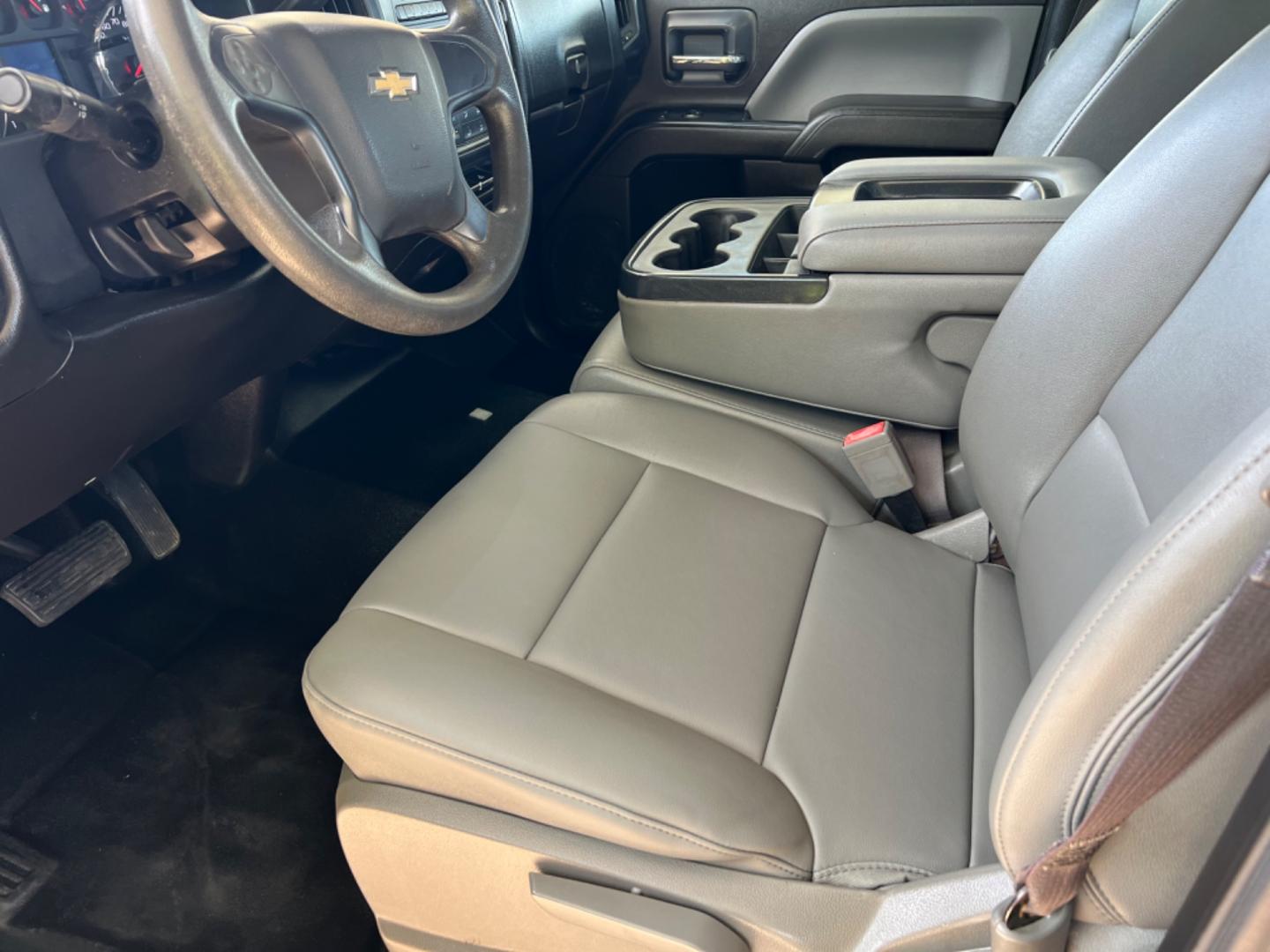 2017 White /Gray Chevrolet Silverado 2500HD (1GC2CUEG6HZ) with an 6.0L V8 engine, Automatic transmission, located at 4520 Airline Hwy, Baton Rouge, LA, 70805, (225) 357-1497, 30.509325, -91.145432 - 2017 Chevrolet Silverado 2500HD Double Cab 2WD 8Ft Bed, 6.0 V8 Gas, 180K Miles, Power Windows & Locks, Cold A/C, New Tires, Tow Pkg. Has Minor Dings & Scratches. FOR INFO PLEASE CONTACT JEFF AT 225 357-1497 CHECK OUT OUR A+ RATING WITH THE BETTER BUSINESS BUREAU WE HAVE BEEN A FAMILY OWNED AND OPERA - Photo#10