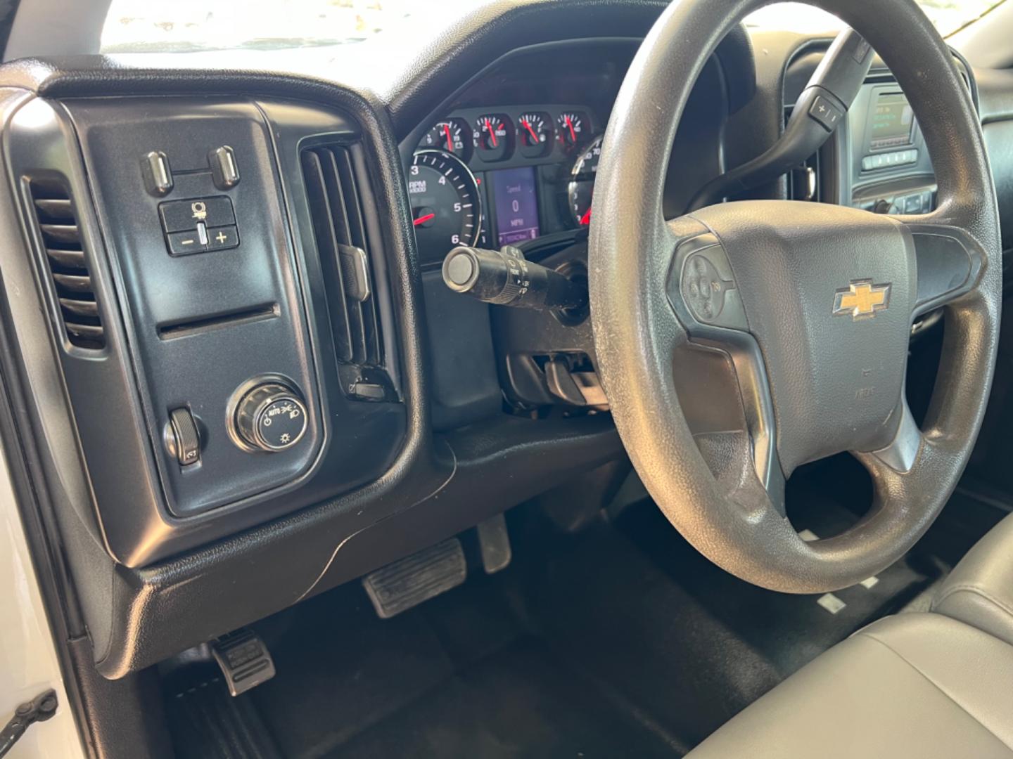 2017 White /Gray Chevrolet Silverado 2500HD (1GC2CUEG6HZ) with an 6.0L V8 engine, Automatic transmission, located at 4520 Airline Hwy, Baton Rouge, LA, 70805, (225) 357-1497, 30.509325, -91.145432 - 2017 Chevrolet Silverado 2500HD Double Cab 2WD 8Ft Bed, 6.0 V8 Gas, 180K Miles, Power Windows & Locks, Cold A/C, New Tires, Tow Pkg. Has Minor Dings & Scratches. FOR INFO PLEASE CONTACT JEFF AT 225 357-1497 CHECK OUT OUR A+ RATING WITH THE BETTER BUSINESS BUREAU WE HAVE BEEN A FAMILY OWNED AND OPERA - Photo#14