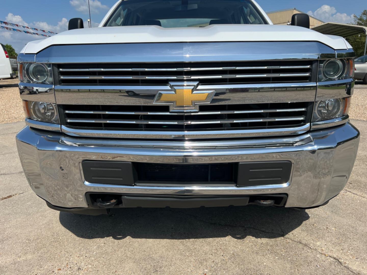 2017 White /Gray Chevrolet Silverado 2500HD (1GC2CUEG6HZ) with an 6.0L V8 engine, Automatic transmission, located at 4520 Airline Hwy, Baton Rouge, LA, 70805, (225) 357-1497, 30.509325, -91.145432 - 2017 Chevrolet Silverado 2500HD Double Cab 2WD 8Ft Bed, 6.0 V8 Gas, 180K Miles, Power Windows & Locks, Cold A/C, New Tires, Tow Pkg. Has Minor Dings & Scratches. FOR INFO PLEASE CONTACT JEFF AT 225 357-1497 CHECK OUT OUR A+ RATING WITH THE BETTER BUSINESS BUREAU WE HAVE BEEN A FAMILY OWNED AND OPERA - Photo#2