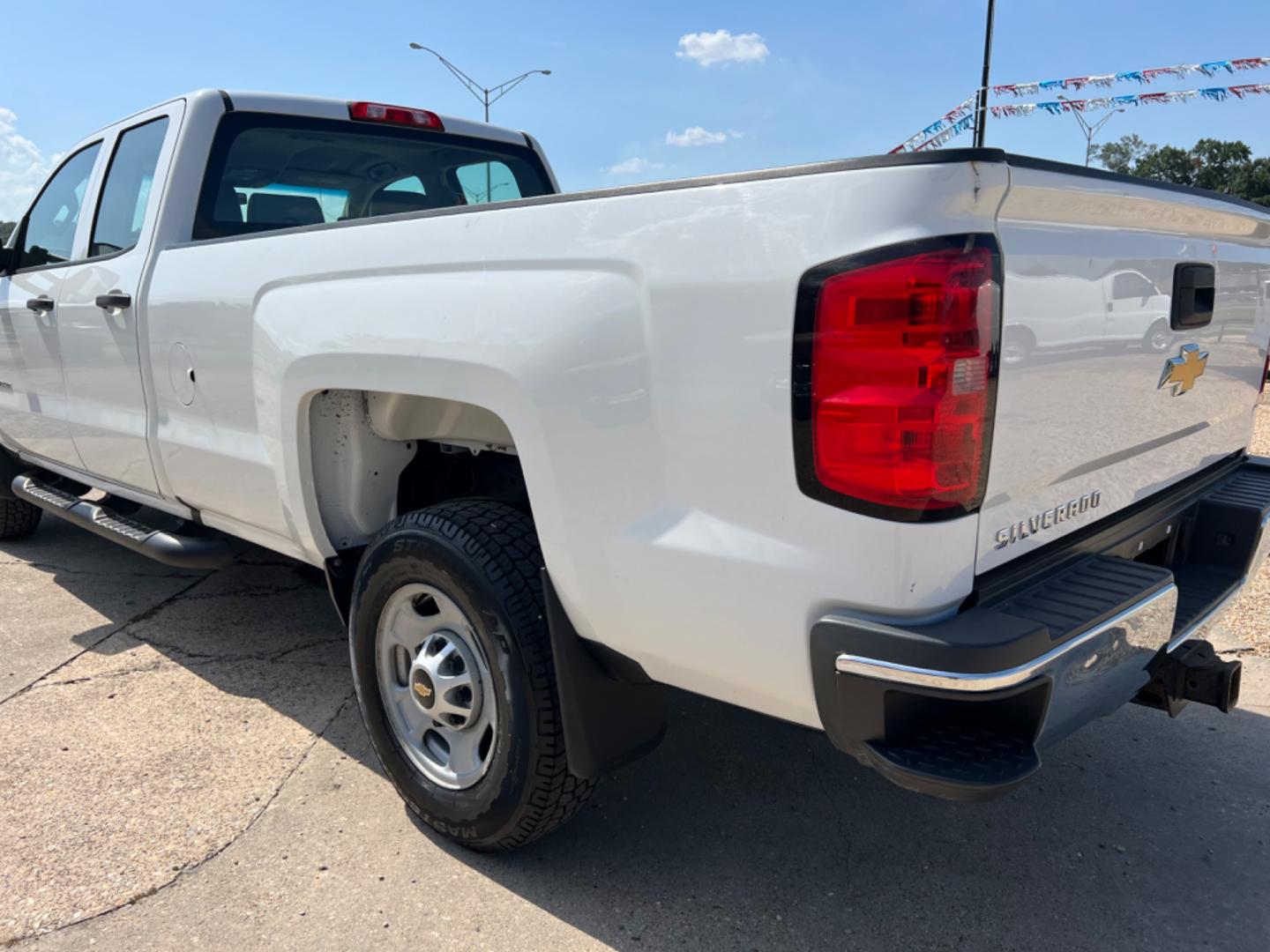 2017 White /Gray Chevrolet Silverado 2500HD (1GC2CUEG6HZ) with an 6.0L V8 engine, Automatic transmission, located at 4520 Airline Hwy, Baton Rouge, LA, 70805, (225) 357-1497, 30.509325, -91.145432 - 2017 Chevrolet Silverado 2500HD Double Cab 2WD 8Ft Bed, 6.0 V8 Gas, 180K Miles, Power Windows & Locks, Cold A/C, New Tires, Tow Pkg. Has Minor Dings & Scratches. FOR INFO PLEASE CONTACT JEFF AT 225 357-1497 CHECK OUT OUR A+ RATING WITH THE BETTER BUSINESS BUREAU WE HAVE BEEN A FAMILY OWNED AND OPERA - Photo#7