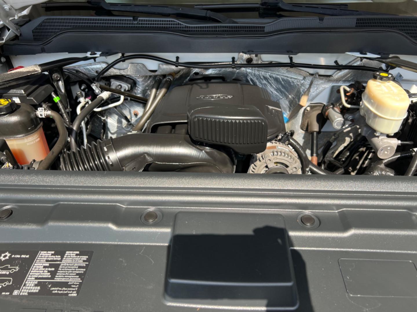 2017 White /Gray Chevrolet Silverado 2500HD (1GC2CUEG6HZ) with an 6.0L V8 engine, Automatic transmission, located at 4520 Airline Hwy, Baton Rouge, LA, 70805, (225) 357-1497, 30.509325, -91.145432 - 2017 Chevrolet Silverado 2500HD Double Cab 2WD 8Ft Bed, 6.0 V8 Gas, 180K Miles, Power Windows & Locks, Cold A/C, New Tires, Tow Pkg. Has Minor Dings & Scratches. FOR INFO PLEASE CONTACT JEFF AT 225 357-1497 CHECK OUT OUR A+ RATING WITH THE BETTER BUSINESS BUREAU WE HAVE BEEN A FAMILY OWNED AND OPERA - Photo#9