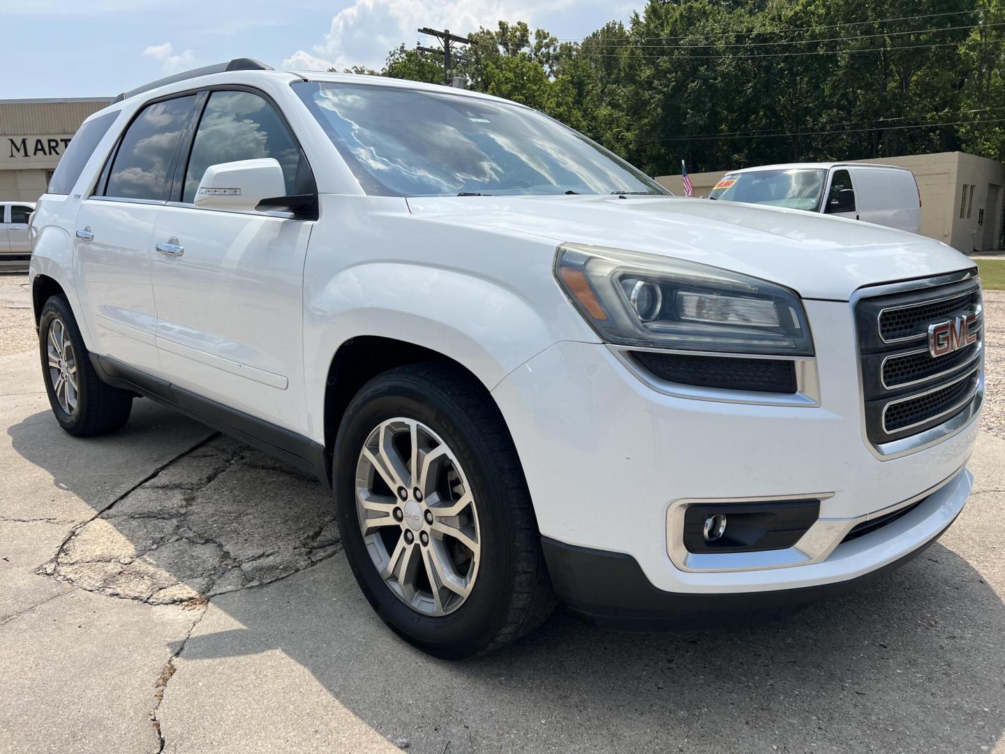 2016 White /Tan GMC Acadia SLT-1 FWD (1GKKRRKD1GJ) with an 3.6L V6 DOHC 24V engine, 6-Speed Automatic transmission, located at 4520 Airline Hwy, Baton Rouge, LA, 70805, (225) 357-1497, 30.509325, -91.145432 - 2016 GMC Acadia SLT 3.6 V6 Gas, 152K Miles, No Accidents, Cold A/C, Sunroof, DVD, Leather Seats, Power Windows, Locks & Mirrors & Much More. FOR INFO PLEASE CONTACT JEFF AT 225 357-1497 CHECK OUT OUR A+ RATING WITH THE BETTER BUSINESS BUREAU WE HAVE BEEN A FAMILY OWNED AND OPERATED BUSINESS AT THE S - Photo#3