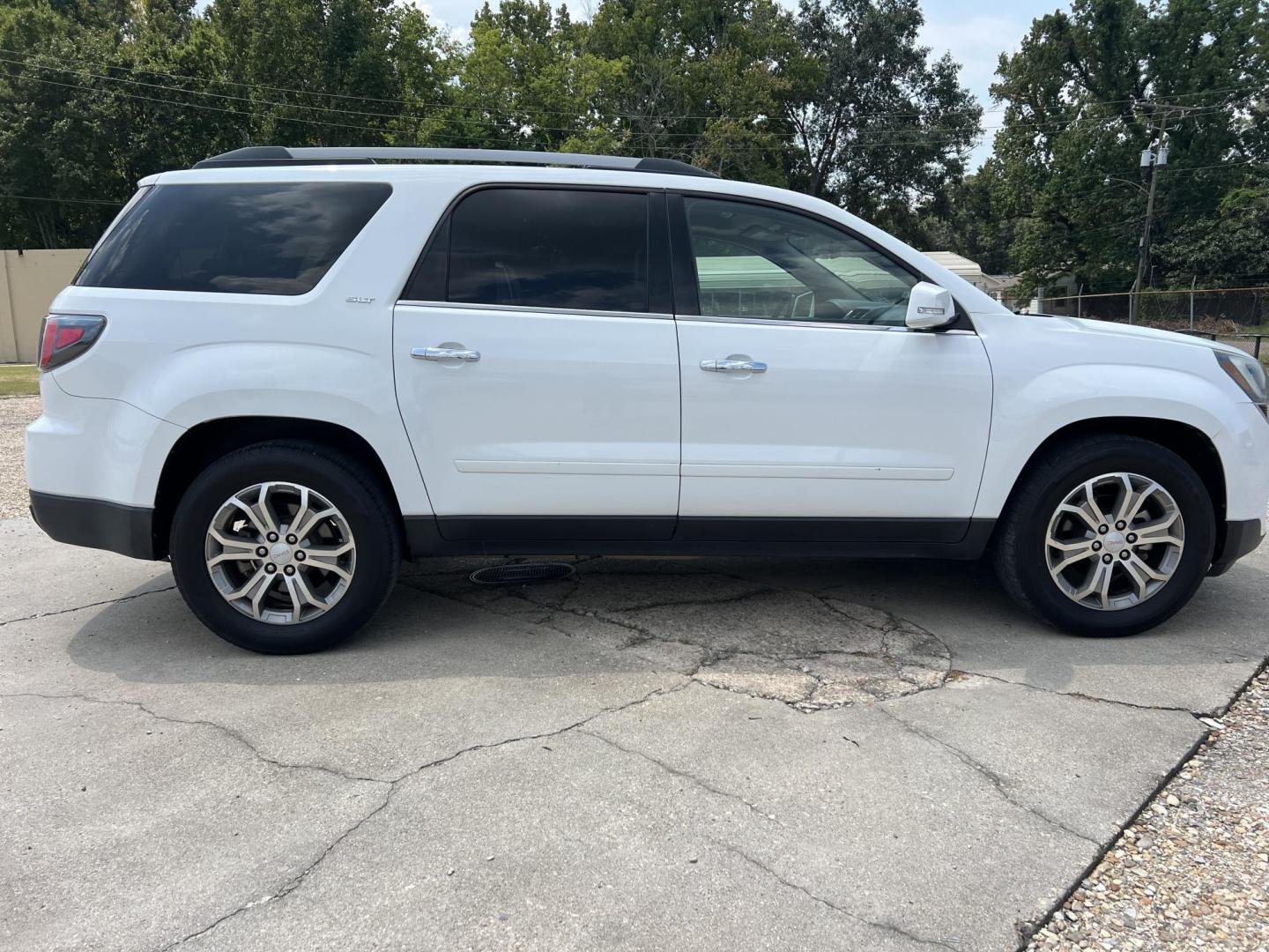 2016 White /Tan GMC Acadia SLT-1 FWD (1GKKRRKD1GJ) with an 3.6L V6 DOHC 24V engine, 6-Speed Automatic transmission, located at 4520 Airline Hwy, Baton Rouge, LA, 70805, (225) 357-1497, 30.509325, -91.145432 - 2016 GMC Acadia SLT 3.6 V6 Gas, 152K Miles, No Accidents, Cold A/C, Sunroof, DVD, Leather Seats, Power Windows, Locks & Mirrors & Much More. FOR INFO PLEASE CONTACT JEFF AT 225 357-1497 CHECK OUT OUR A+ RATING WITH THE BETTER BUSINESS BUREAU WE HAVE BEEN A FAMILY OWNED AND OPERATED BUSINESS AT THE S - Photo#4