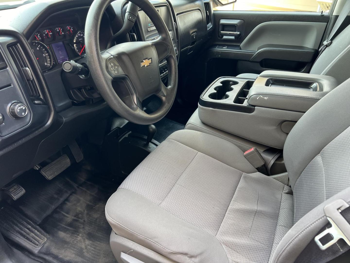 2017 White /Gray Chevrolet Silverado 2500HD Work Truck (1GC1KUEG0HF) with an 6.0L V8 Gas engine, 6-Speed Automatic transmission, located at 4520 Airline Hwy, Baton Rouge, LA, 70805, (225) 357-1497, 30.509325, -91.145432 - 2017 Chevrolet Silverado 2500HD Crew Cab 4WD, 6.0 V8 Gas, 169K Miles, Manual 4WD Shift On The Floor, Power Windows & Locks, Cold A/C, New Tires, Retrax Bed Cover, Spray In Liner. FOR INFO PLEASE CONTACT JEFF AT 225 357-1497 CHECK OUT OUR A+ RATING WITH THE BETTER BUSINESS BUREAU WE HAVE BEEN A FAMIL - Photo#10