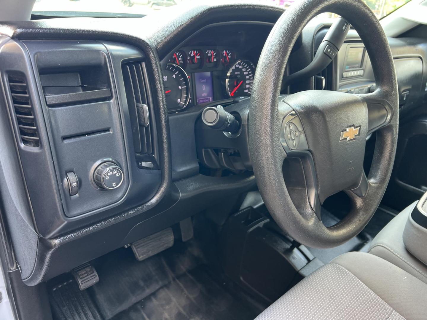 2017 White /Gray Chevrolet Silverado 2500HD Work Truck (1GC1KUEG0HF) with an 6.0L V8 Gas engine, 6-Speed Automatic transmission, located at 4520 Airline Hwy, Baton Rouge, LA, 70805, (225) 357-1497, 30.509325, -91.145432 - 2017 Chevrolet Silverado 2500HD Crew Cab 4WD, 6.0 V8 Gas, 169K Miles, Manual 4WD Shift On The Floor, Power Windows & Locks, Cold A/C, New Tires, Retrax Bed Cover, Spray In Liner. FOR INFO PLEASE CONTACT JEFF AT 225 357-1497 CHECK OUT OUR A+ RATING WITH THE BETTER BUSINESS BUREAU WE HAVE BEEN A FAMIL - Photo#15