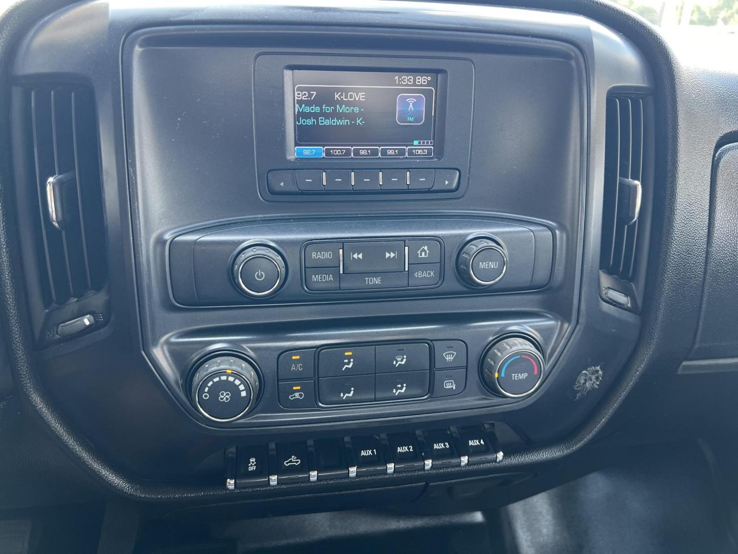 2017 White /Gray Chevrolet Silverado 2500HD Work Truck (1GC1KUEG0HF) with an 6.0L V8 Gas engine, 6-Speed Automatic transmission, located at 4520 Airline Hwy, Baton Rouge, LA, 70805, (225) 357-1497, 30.509325, -91.145432 - 2017 Chevrolet Silverado 2500HD Crew Cab 4WD, 6.0 V8 Gas, 169K Miles, Manual 4WD Shift On The Floor, Power Windows & Locks, Cold A/C, New Tires, Retrax Bed Cover, Spray In Liner. FOR INFO PLEASE CONTACT JEFF AT 225 357-1497 CHECK OUT OUR A+ RATING WITH THE BETTER BUSINESS BUREAU WE HAVE BEEN A FAMIL - Photo#17