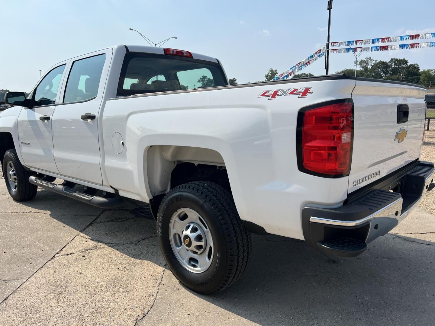 2017 White /Gray Chevrolet Silverado 2500HD Work Truck (1GC1KUEG0HF) with an 6.0L V8 Gas engine, 6-Speed Automatic transmission, located at 4520 Airline Hwy, Baton Rouge, LA, 70805, (225) 357-1497, 30.509325, -91.145432 - 2017 Chevrolet Silverado 2500HD Crew Cab 4WD, 6.0 V8 Gas, 169K Miles, Manual 4WD Shift On The Floor, Power Windows & Locks, Cold A/C, New Tires, Retrax Bed Cover, Spray In Liner. FOR INFO PLEASE CONTACT JEFF AT 225 357-1497 CHECK OUT OUR A+ RATING WITH THE BETTER BUSINESS BUREAU WE HAVE BEEN A FAMIL - Photo#7